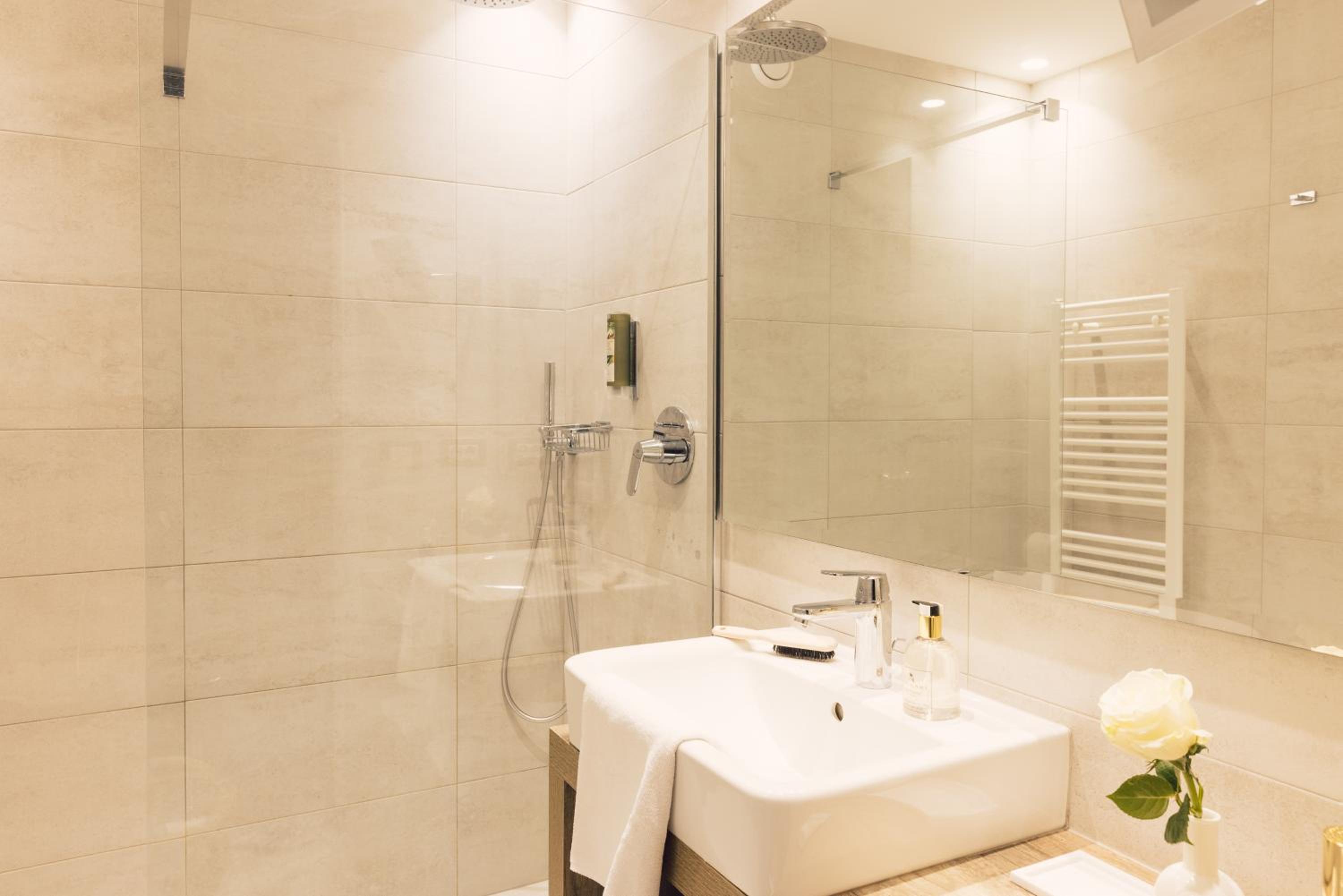 Double Room - Photo 8