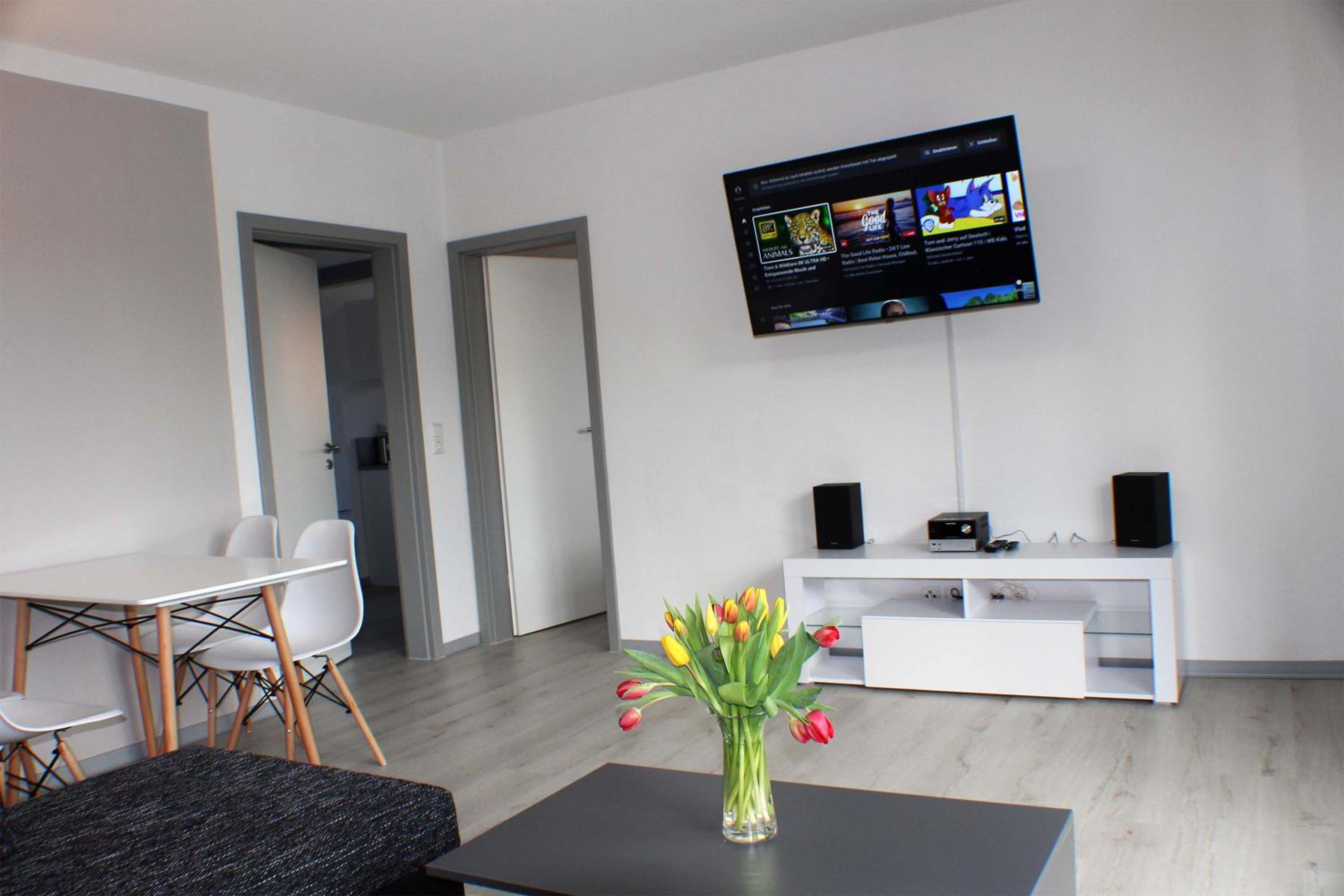 Apartment with Balcony photo 3
