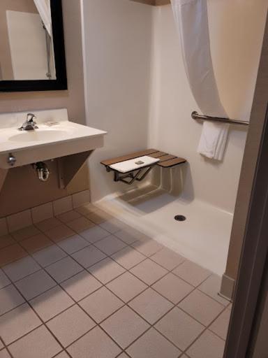 King Room with Roll-in Shower - Disability Access/Non-Smoking photo 3