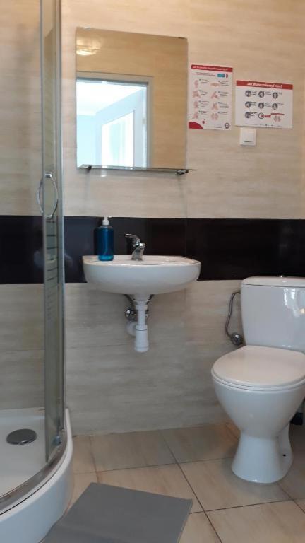 Family Room with Private Bathroom photo 2