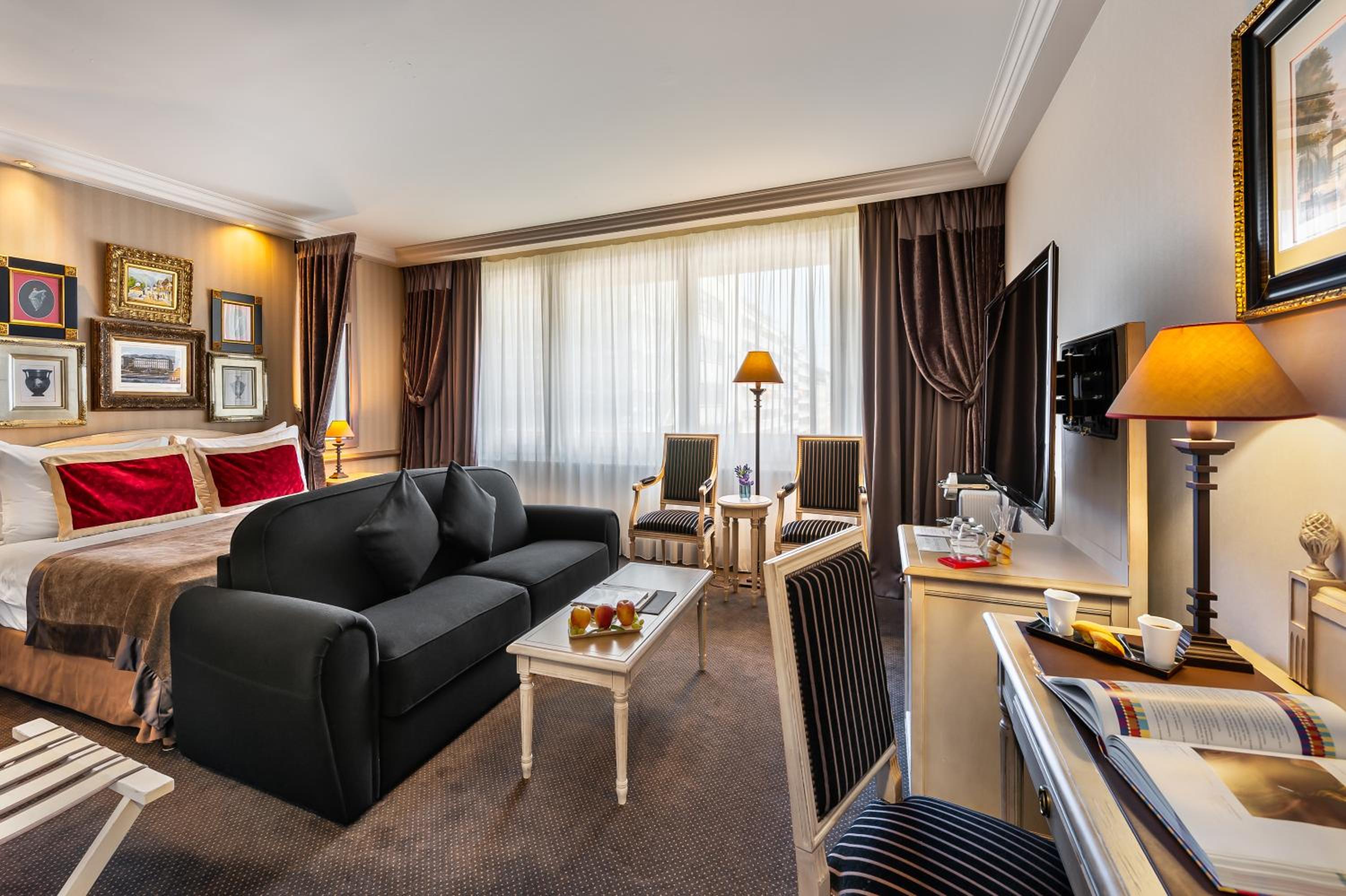 Executive Double Room thumbnail 5