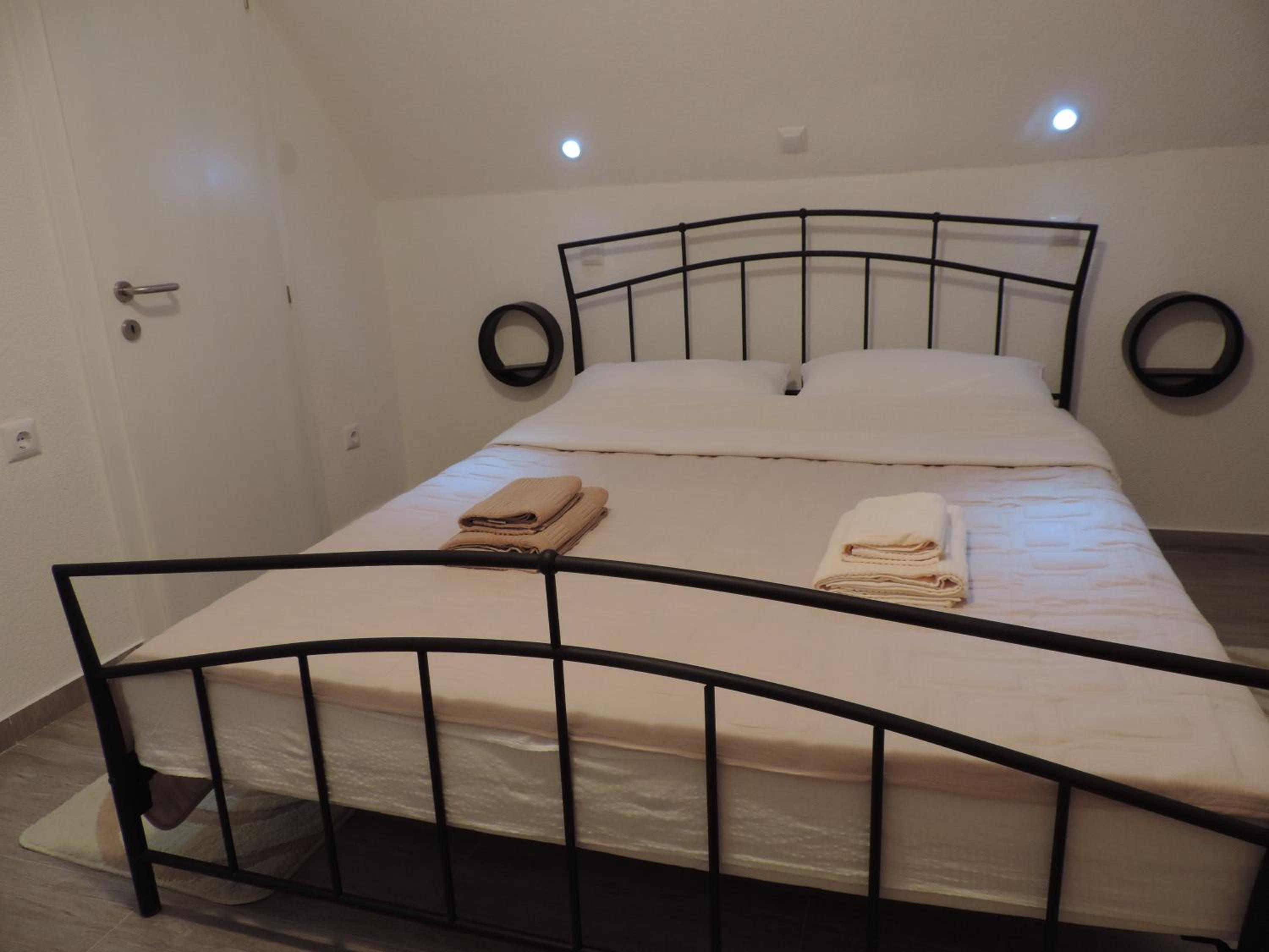Double Room with Balcony - Photo 30