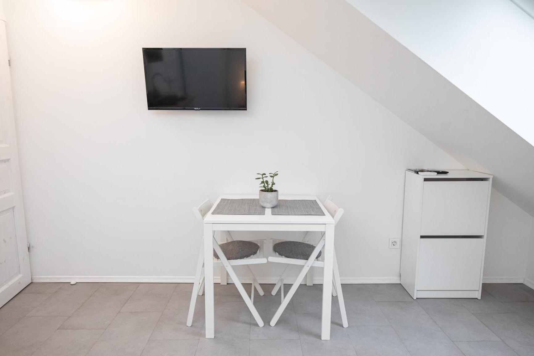 Studio Apartment - Photo 9