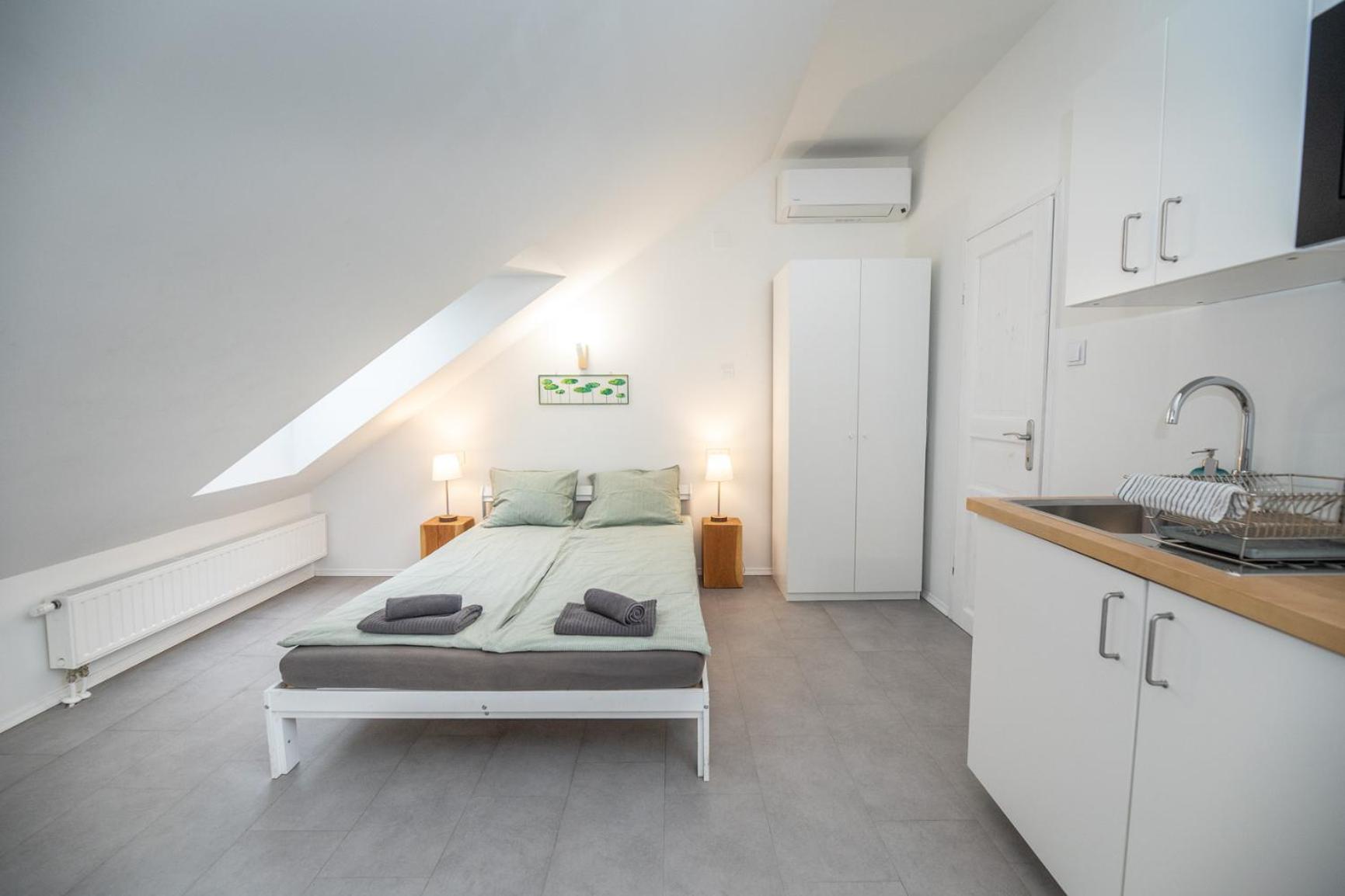 Studio Apartment - Photo 6