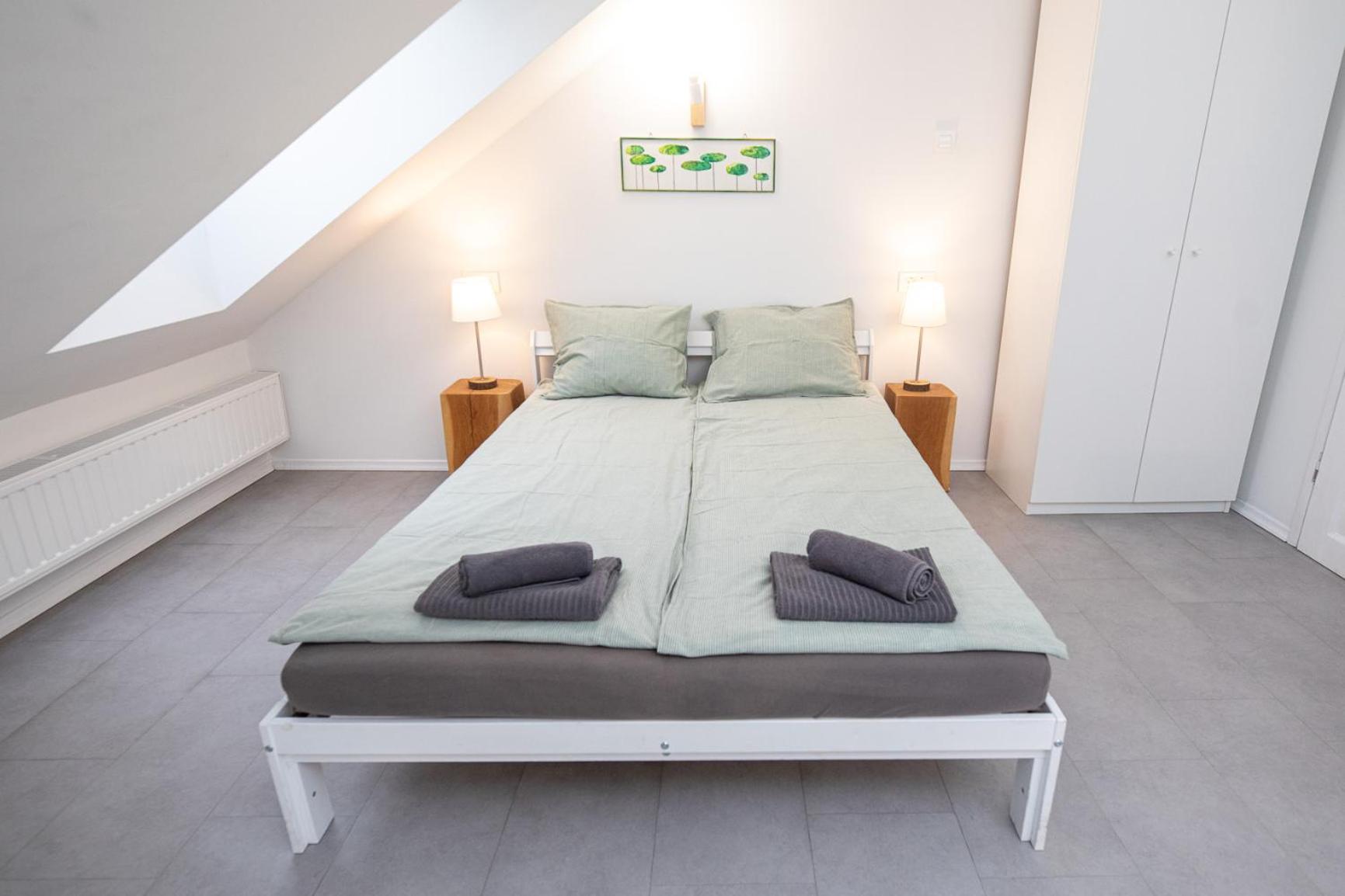 Studio Apartment - Photo 1