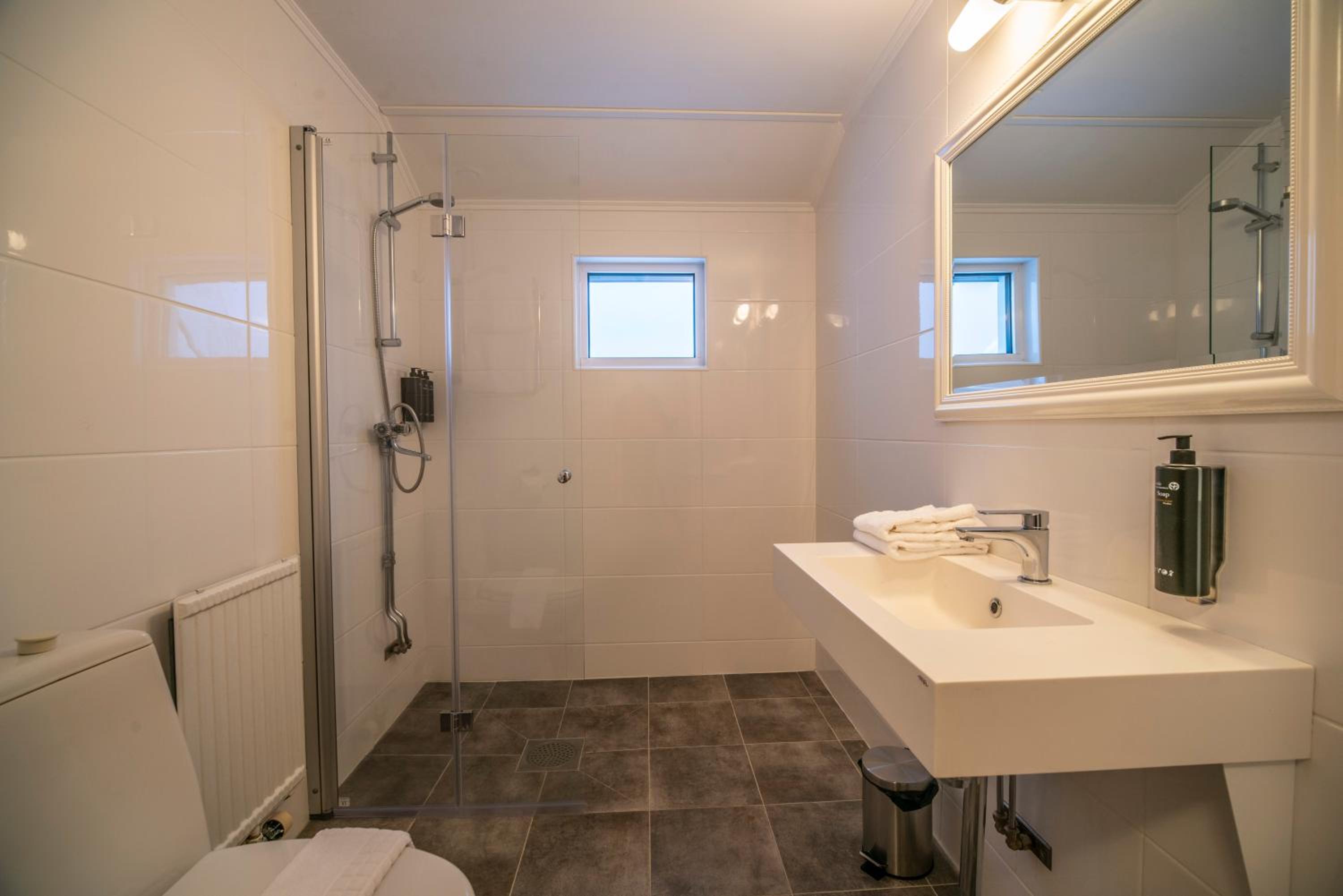 Twin Room - Photo 2