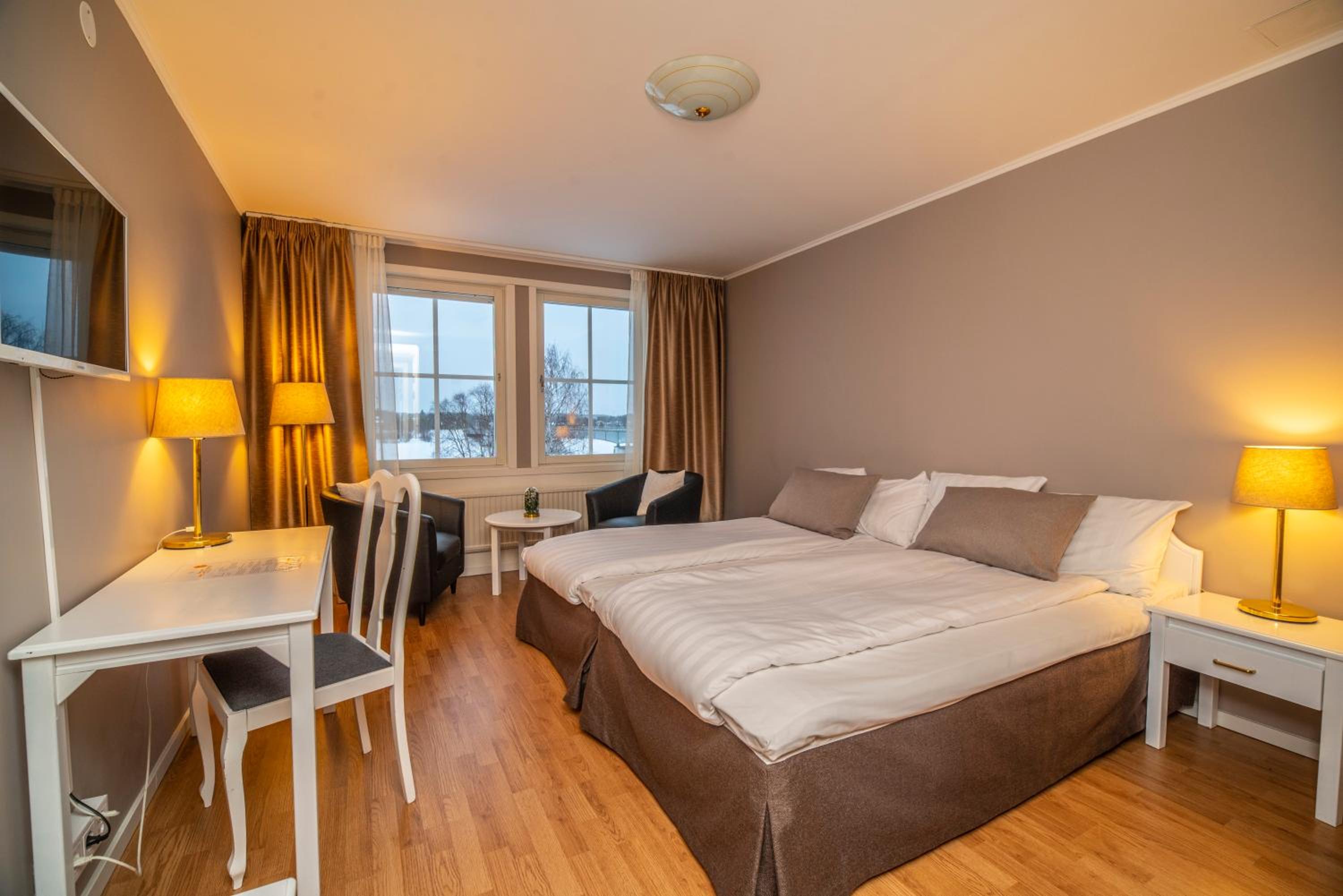 Twin Room with Balcony - Photo 1