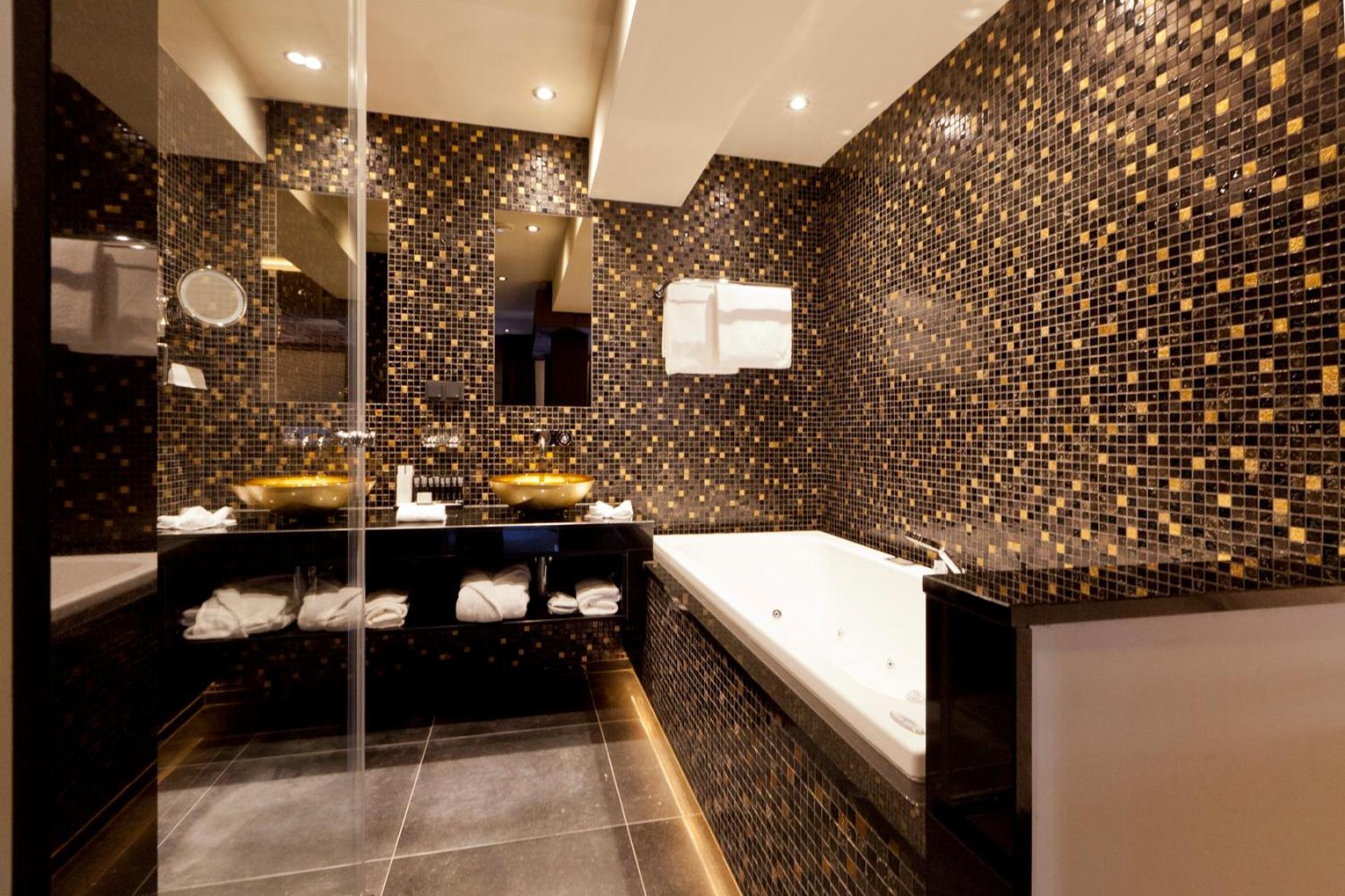 Deluxe Suite photo 2