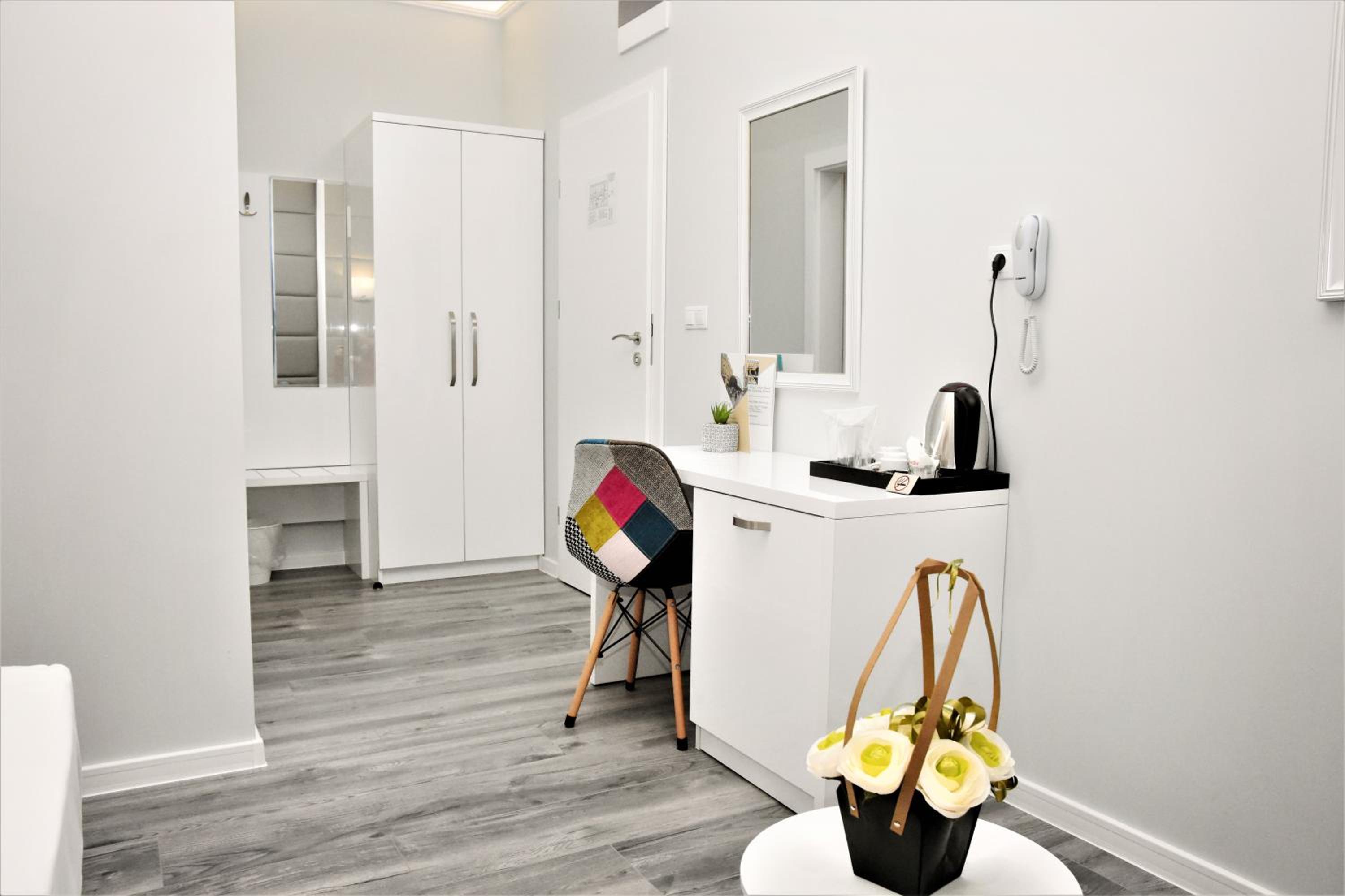 Deluxe Double or Twin Room - Photo 10