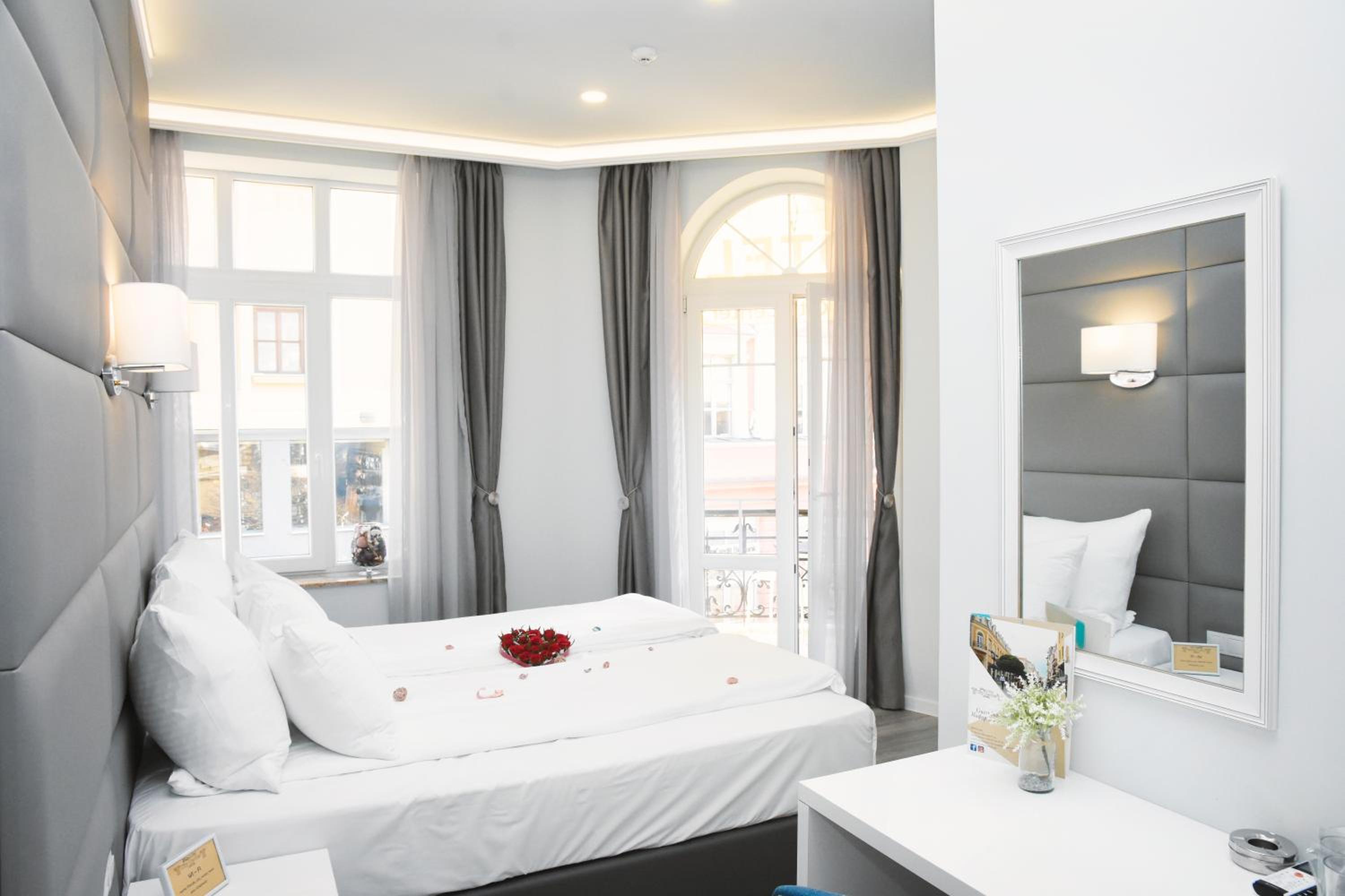 Double or Twin Room with Balcony photo 3