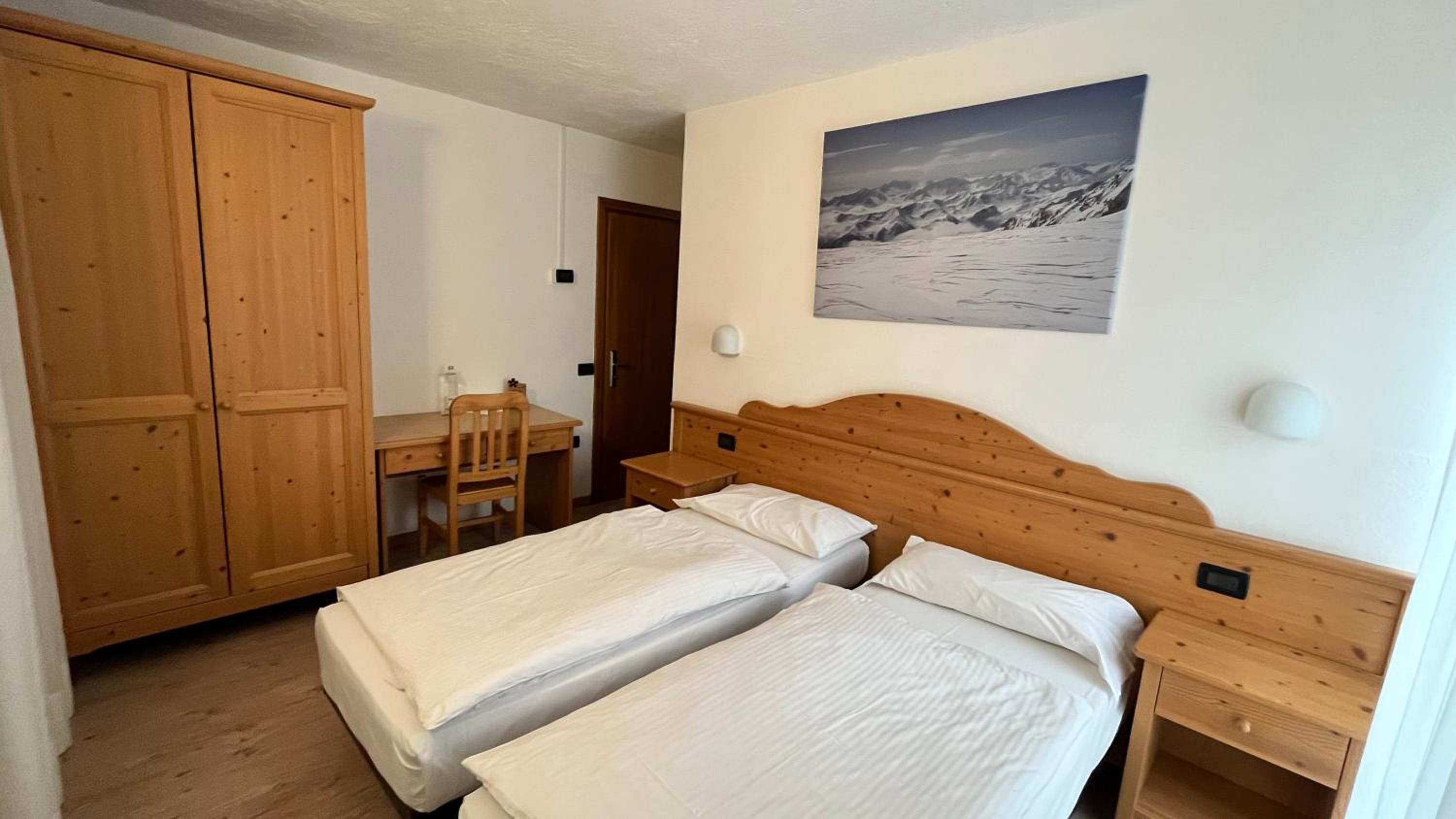 Standard Double or Twin Room photo 3