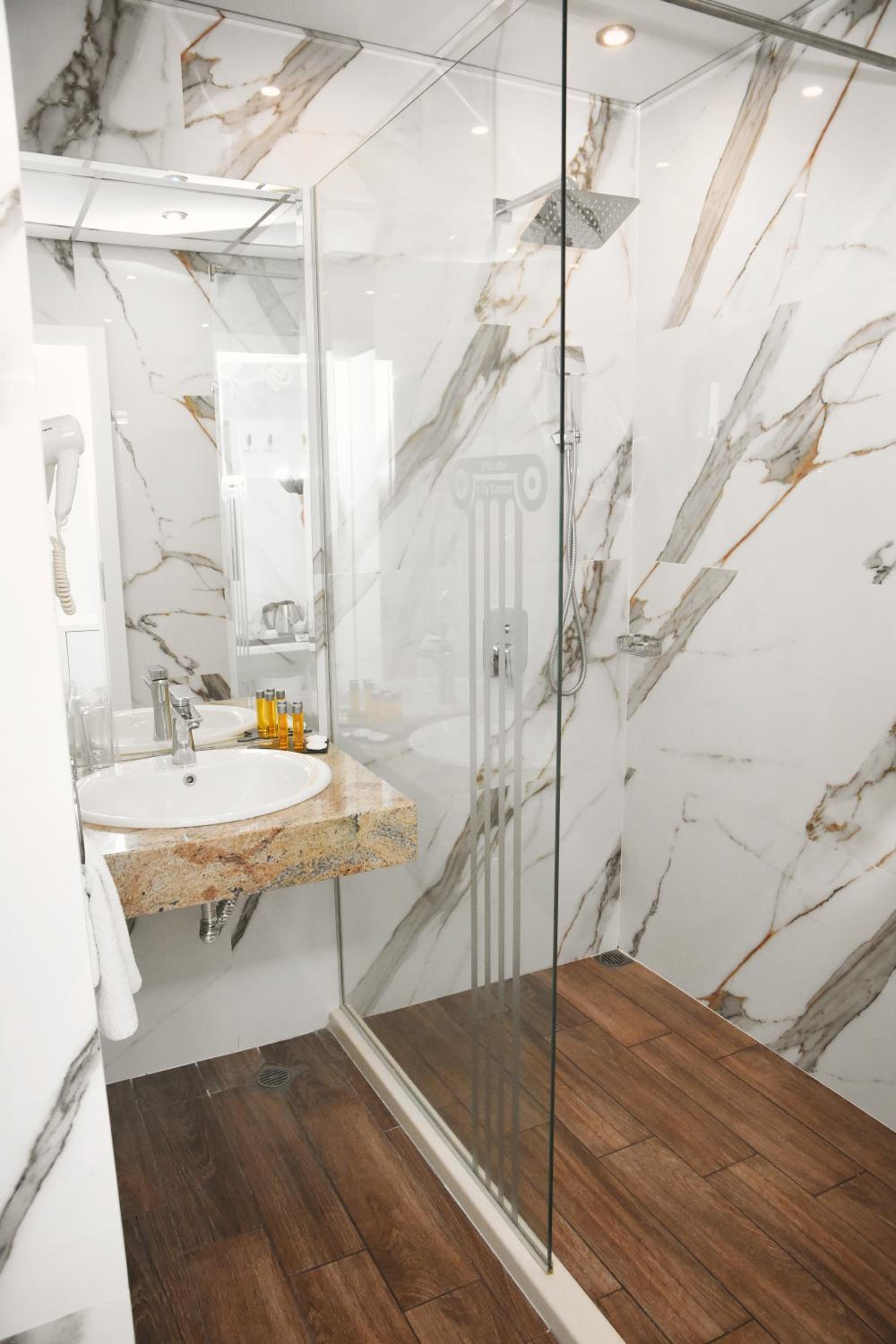 Double or Twin Room - Photo 22