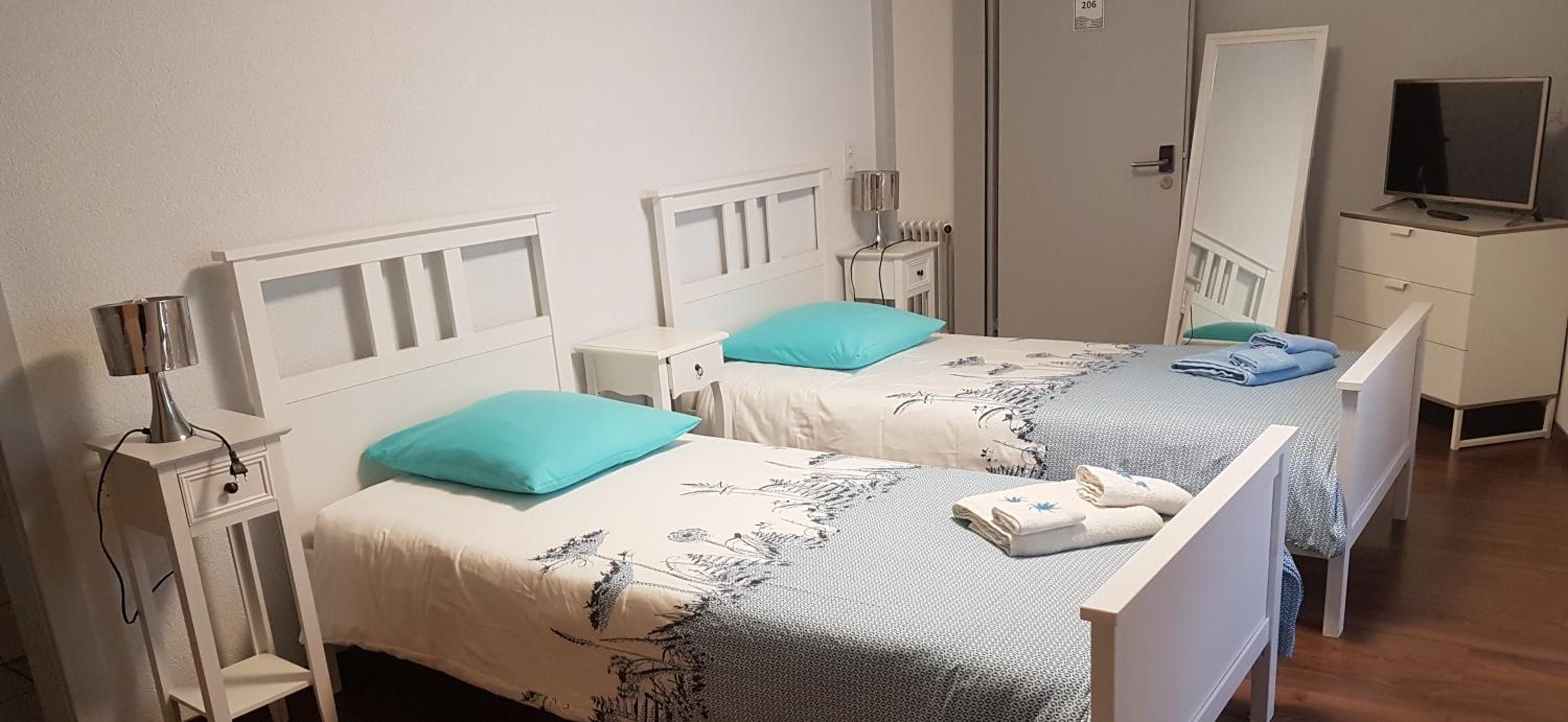 Twin Room - Photo 3