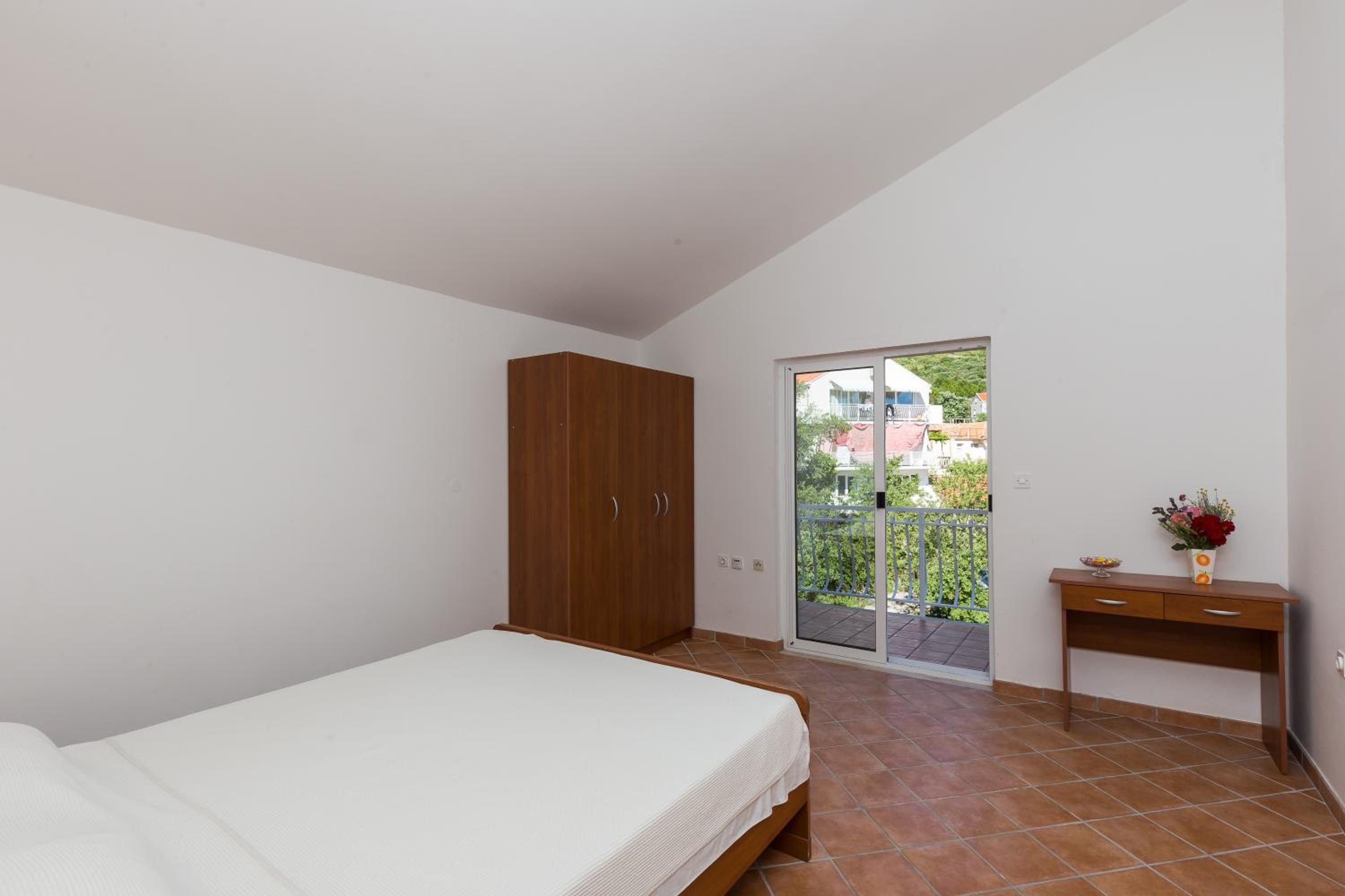 Premium One-Bedroom Apartment with Balcony and Sea View photo 1