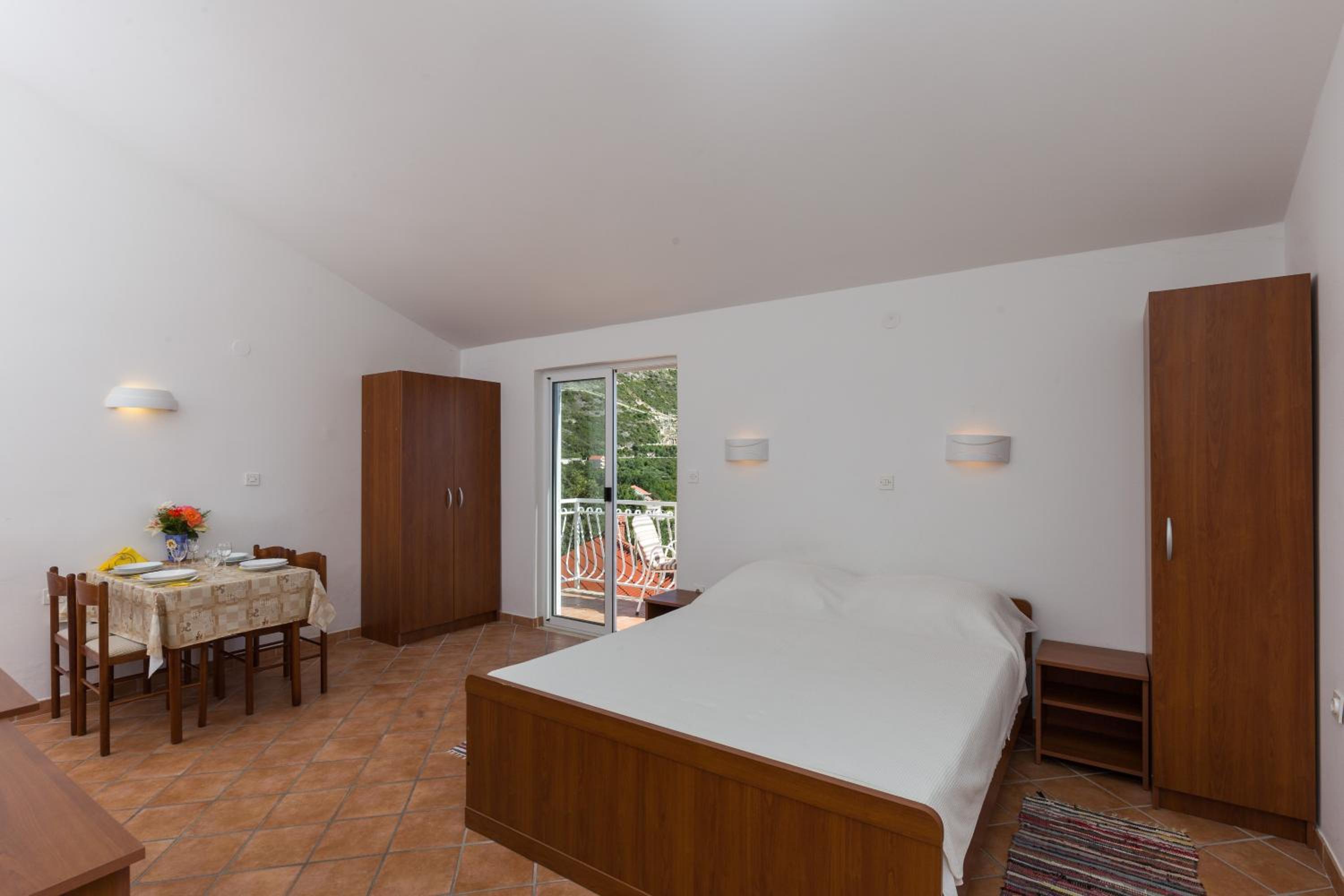 Premium One-Bedroom Apartment with Balcony and Sea View photo 2