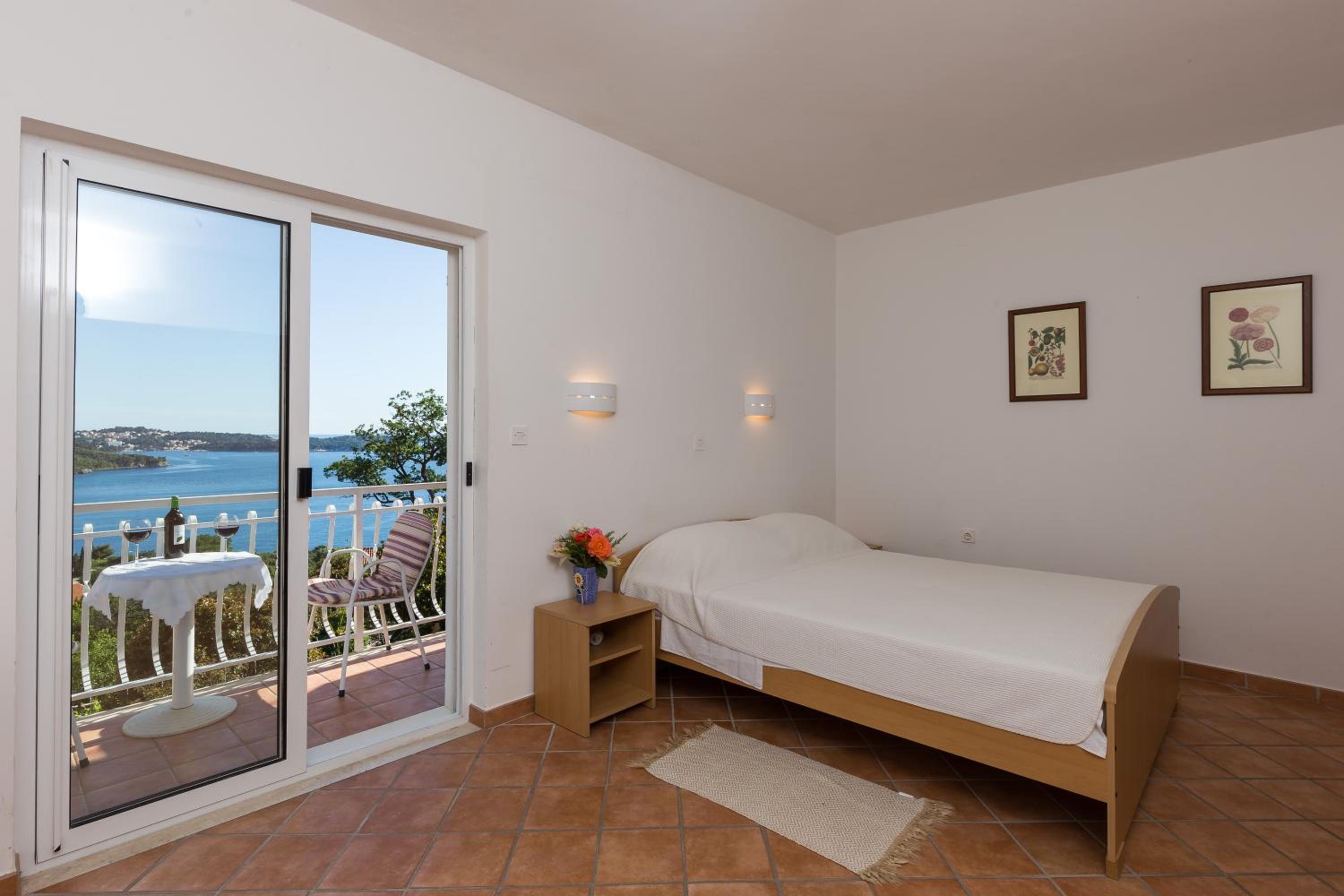 One Bedroom Apartment with Balcony and Sea View photo 1