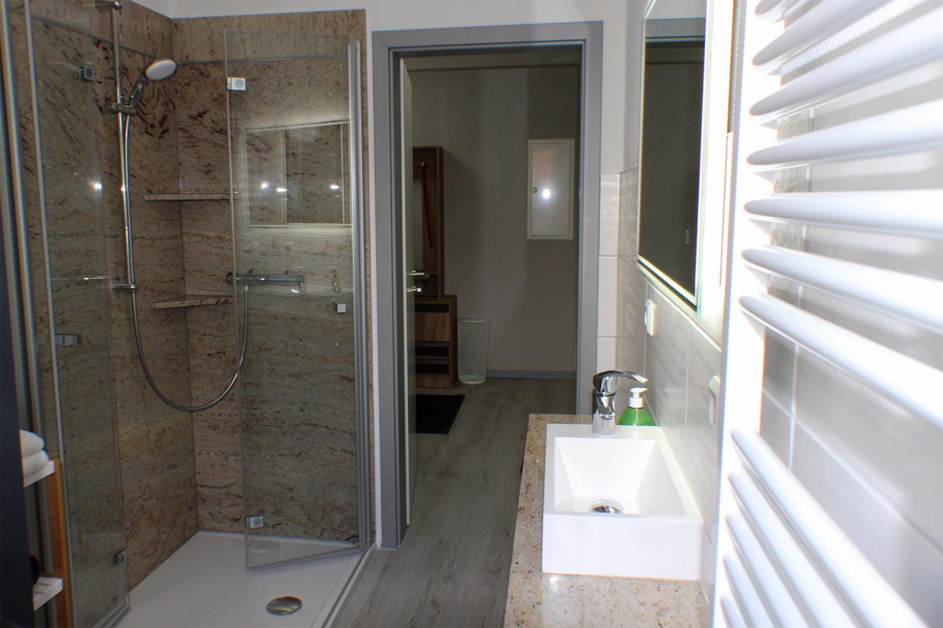 Apartment with Balcony photo 3