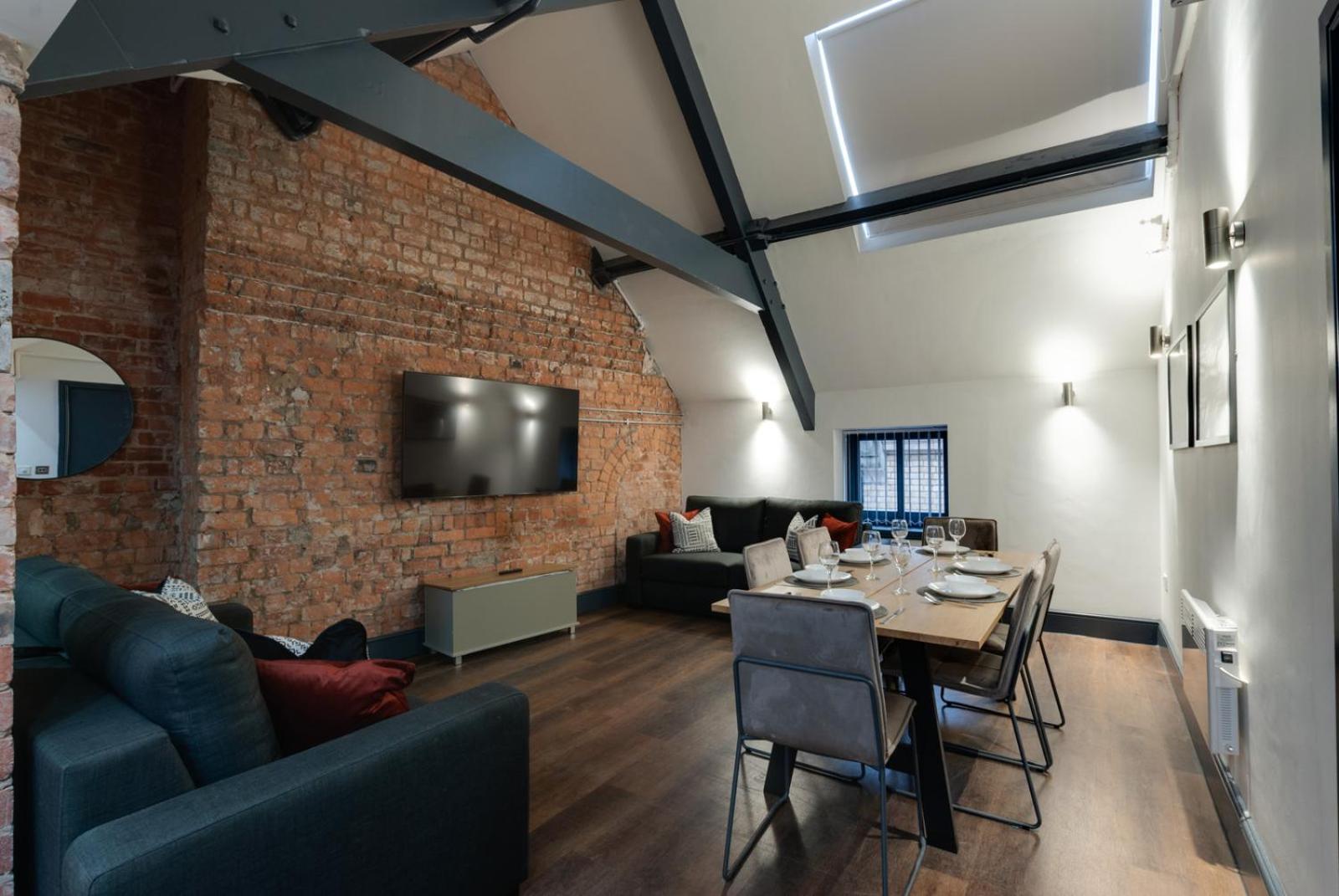 One-Bedroom Apartment - Photo 3