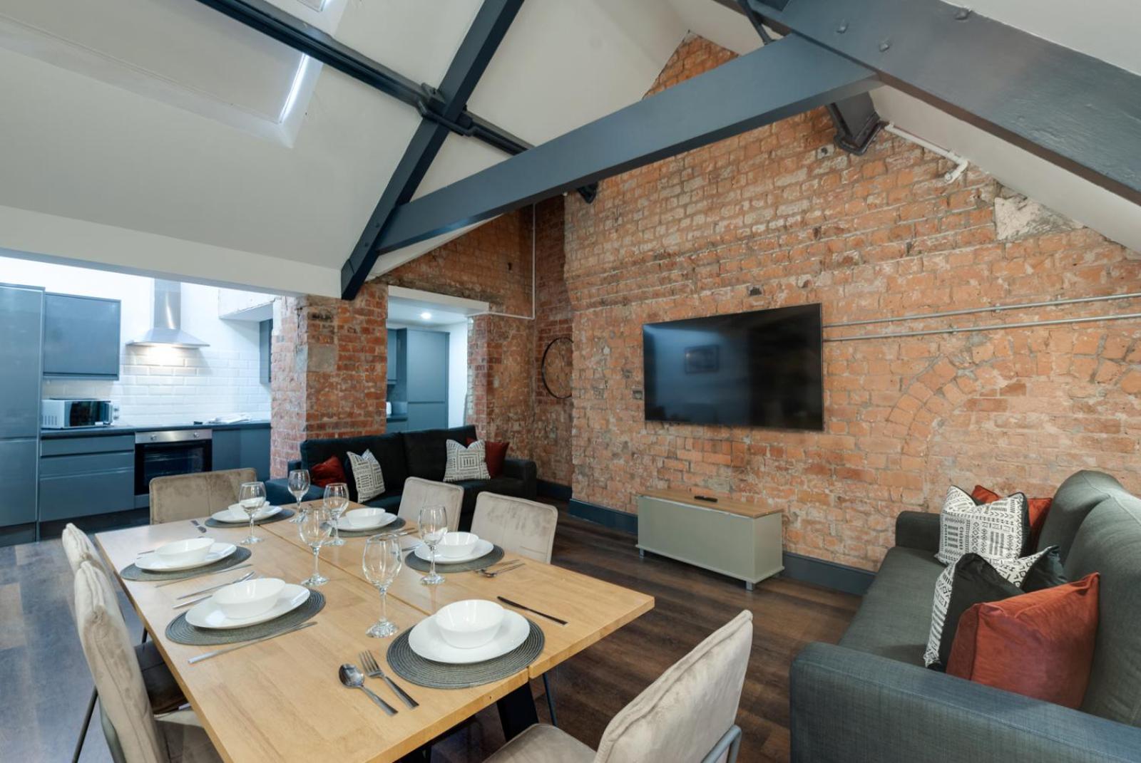 One-Bedroom Apartment - Photo 2