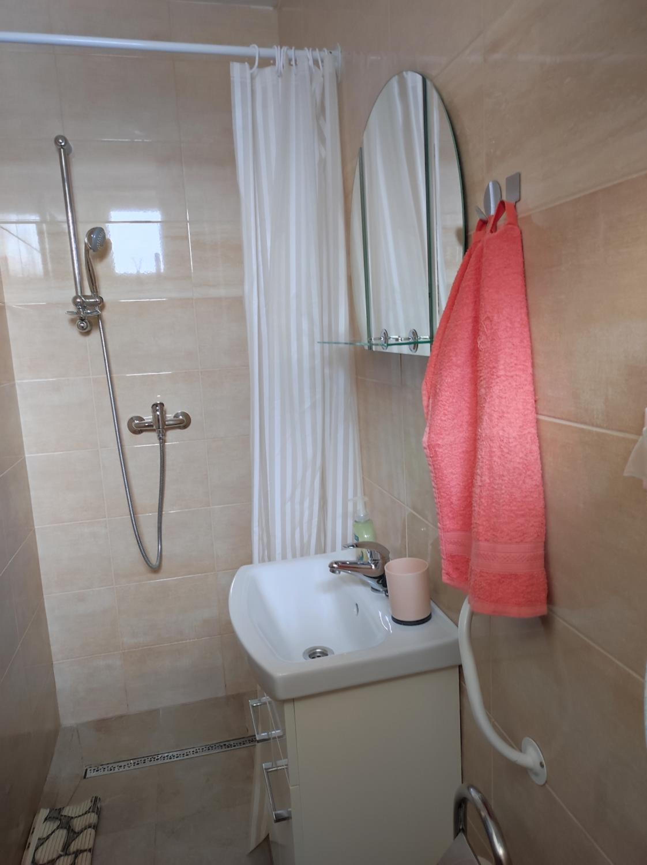 Twin Room - Photo 8