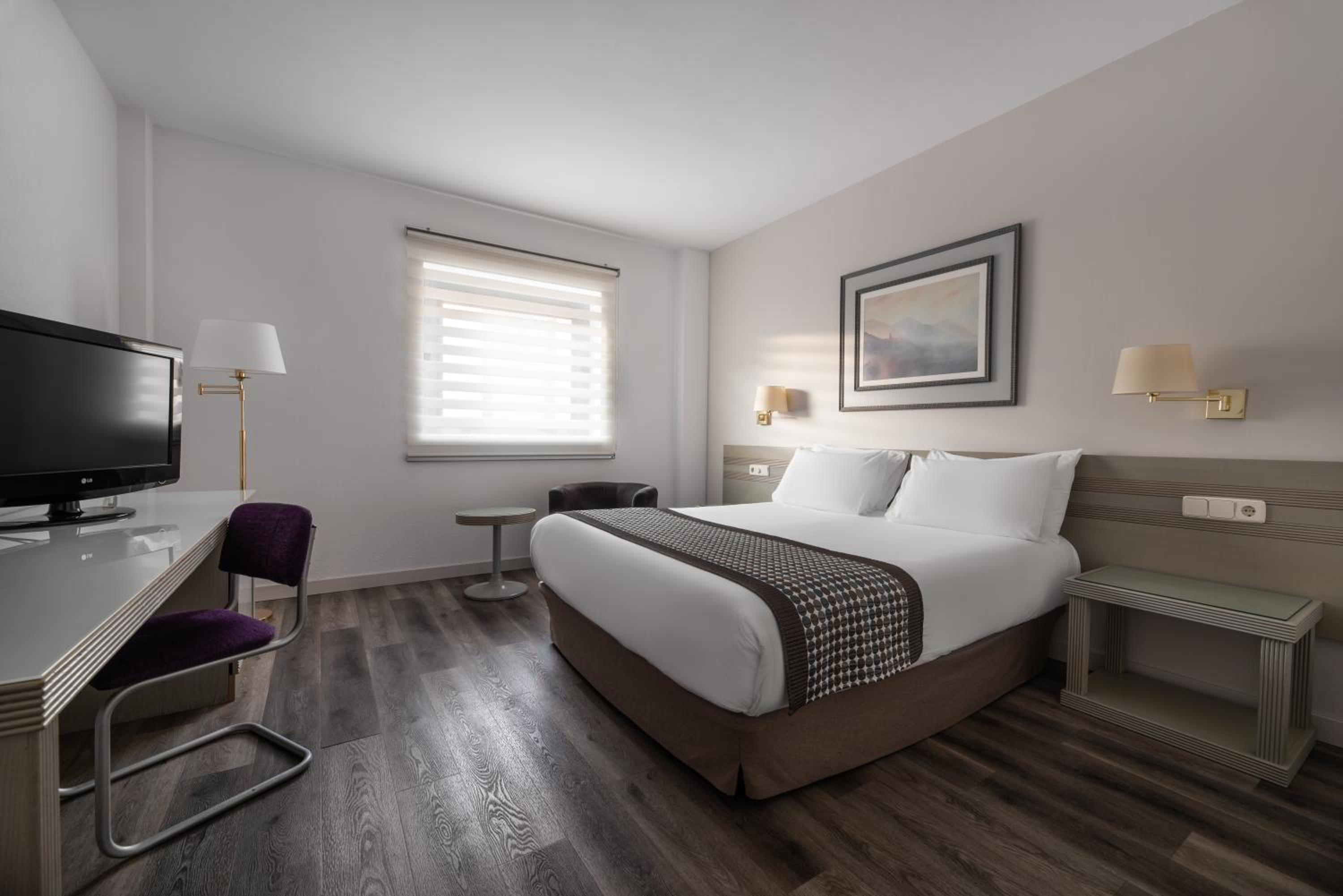 Double or Twin Room - Photo 2
