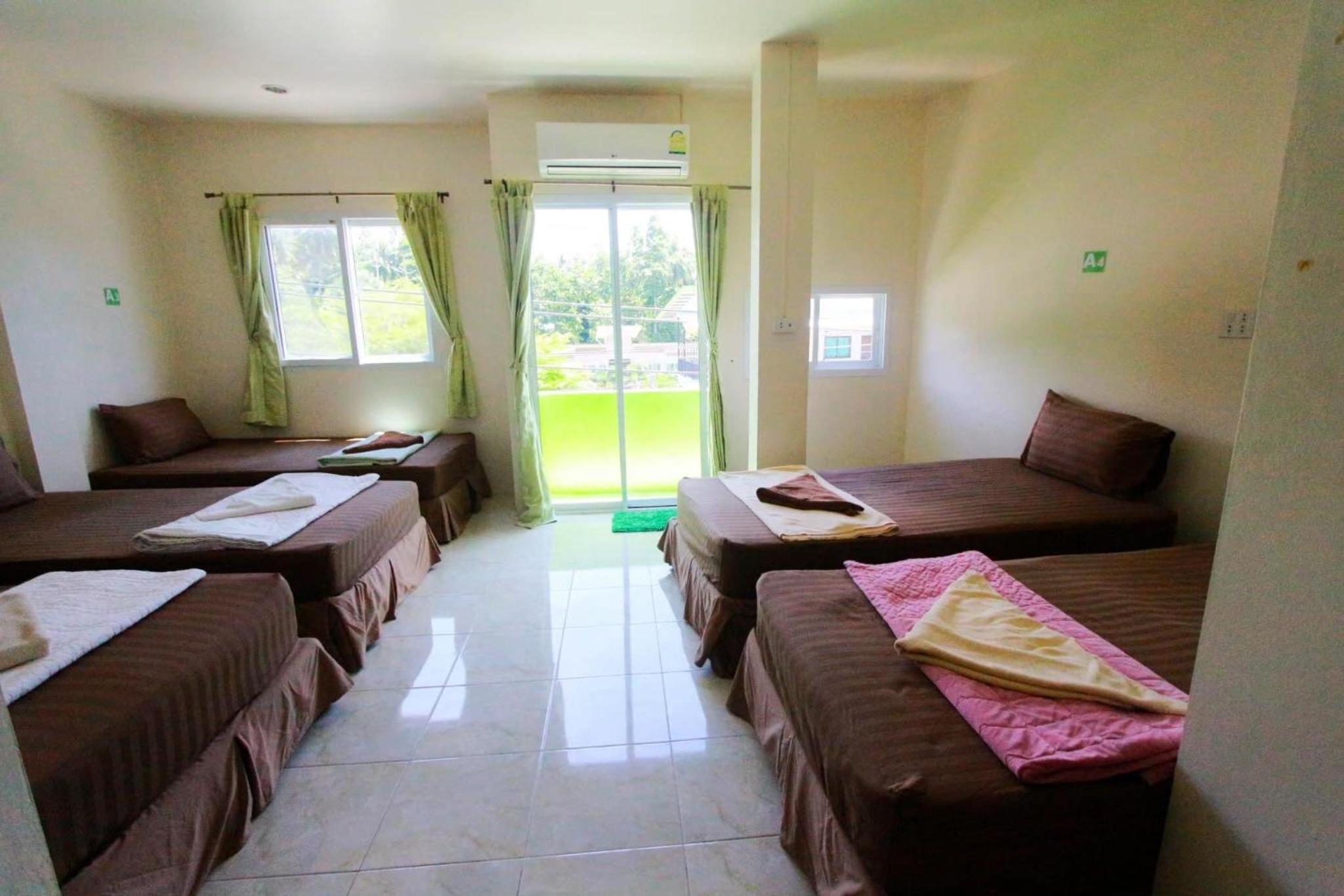 Standard Family Room photo 2