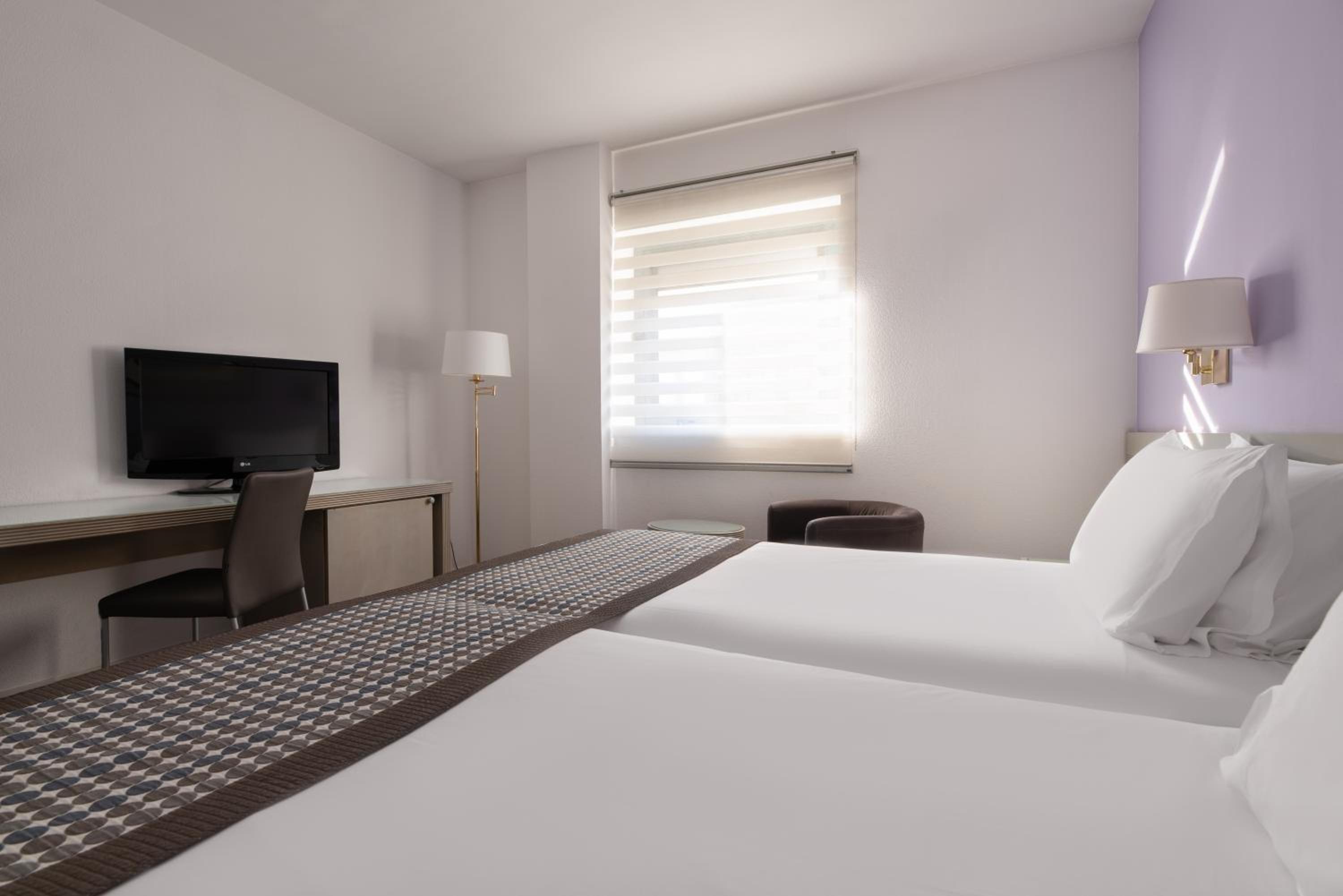 Double or Twin Room - Photo 4