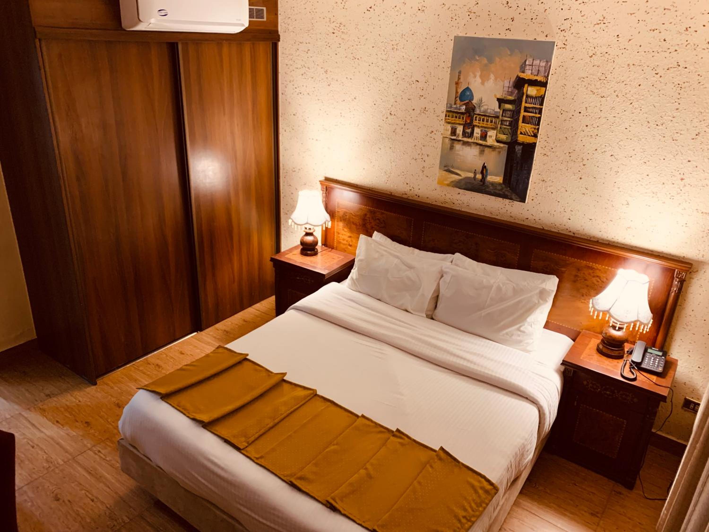 Deluxe Double Room - Photo 9