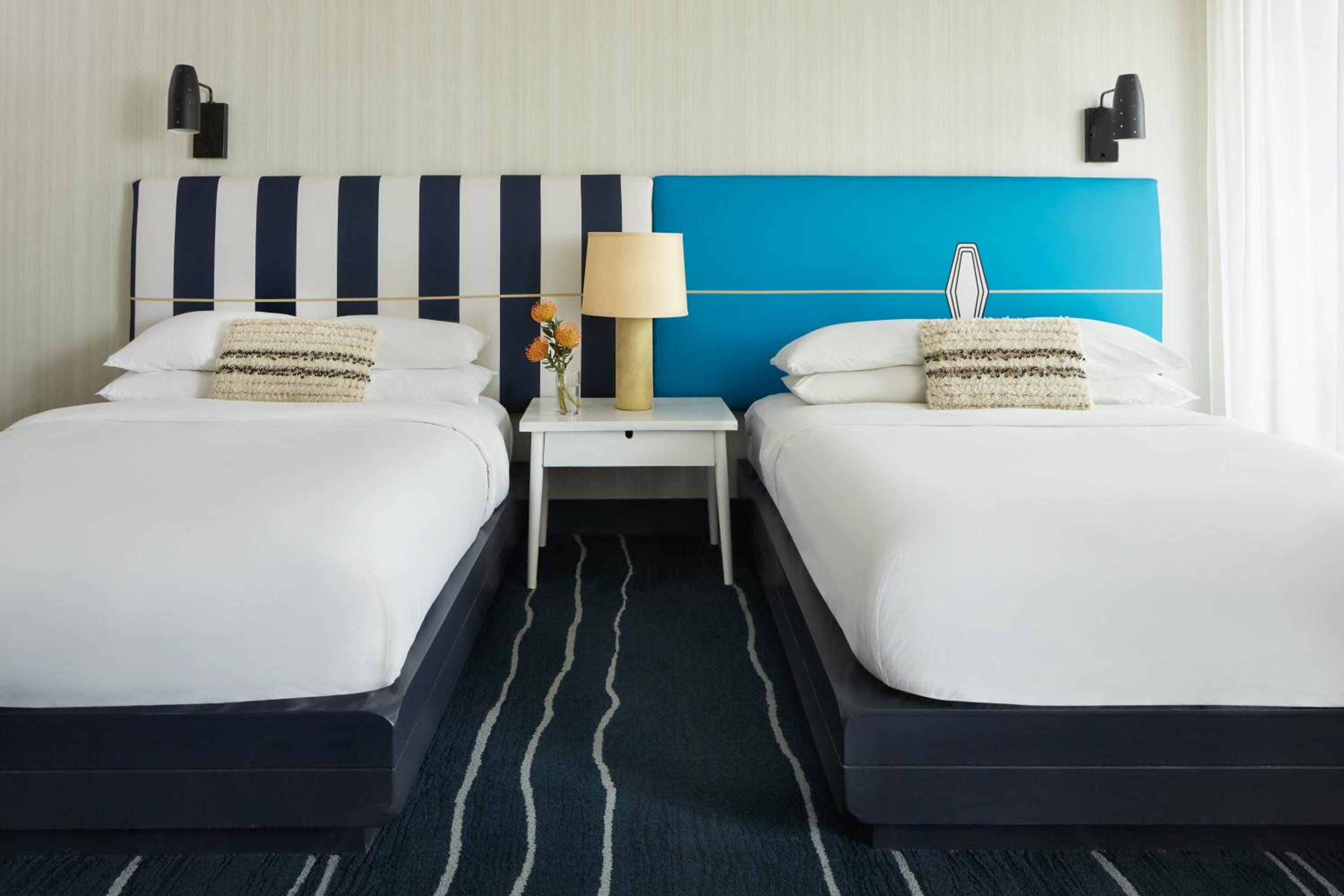 Standard Queen Room with Two Queen Beds and Ocean View - Photo 4