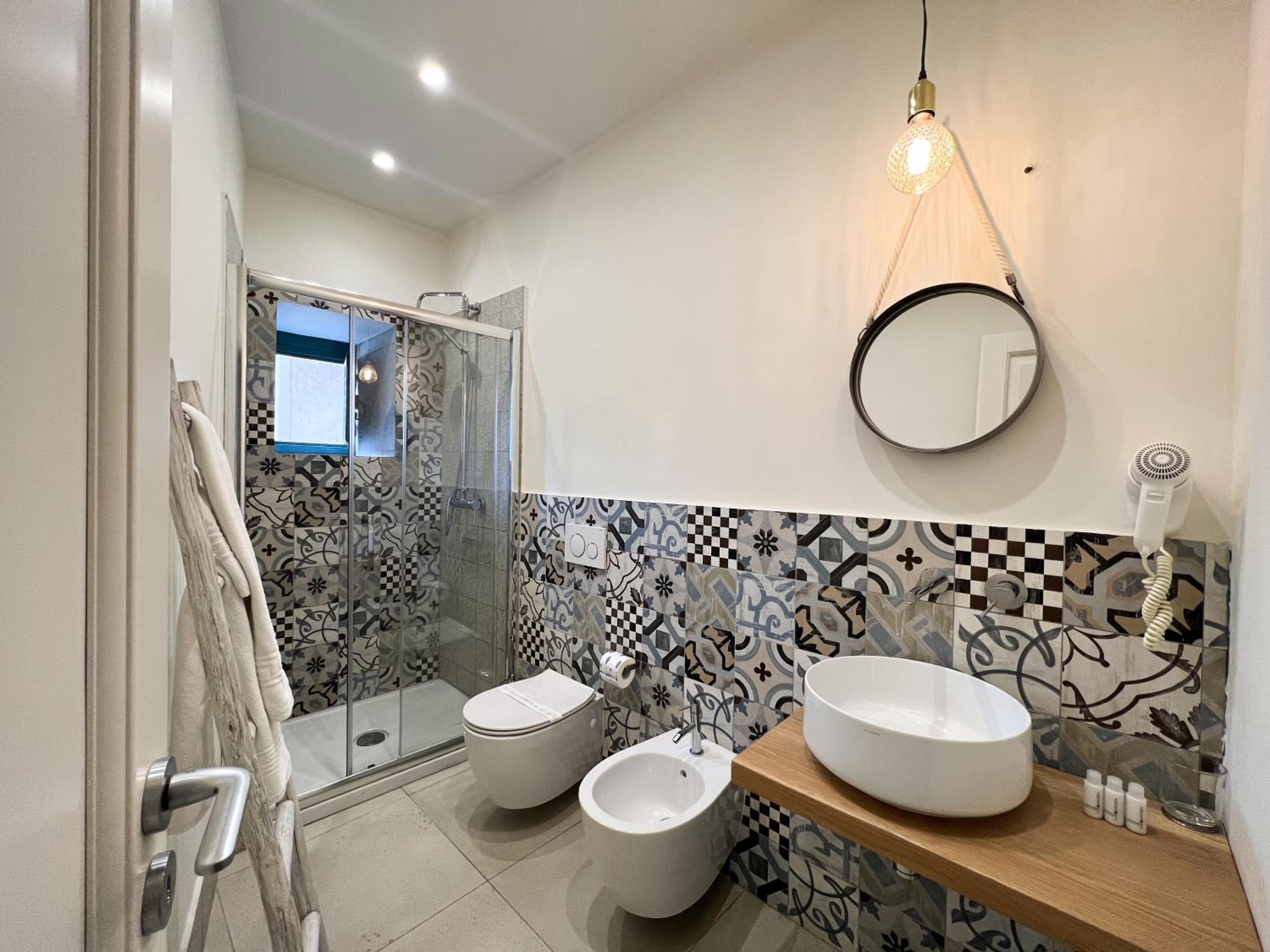 Suite with Balcony - Photo 8