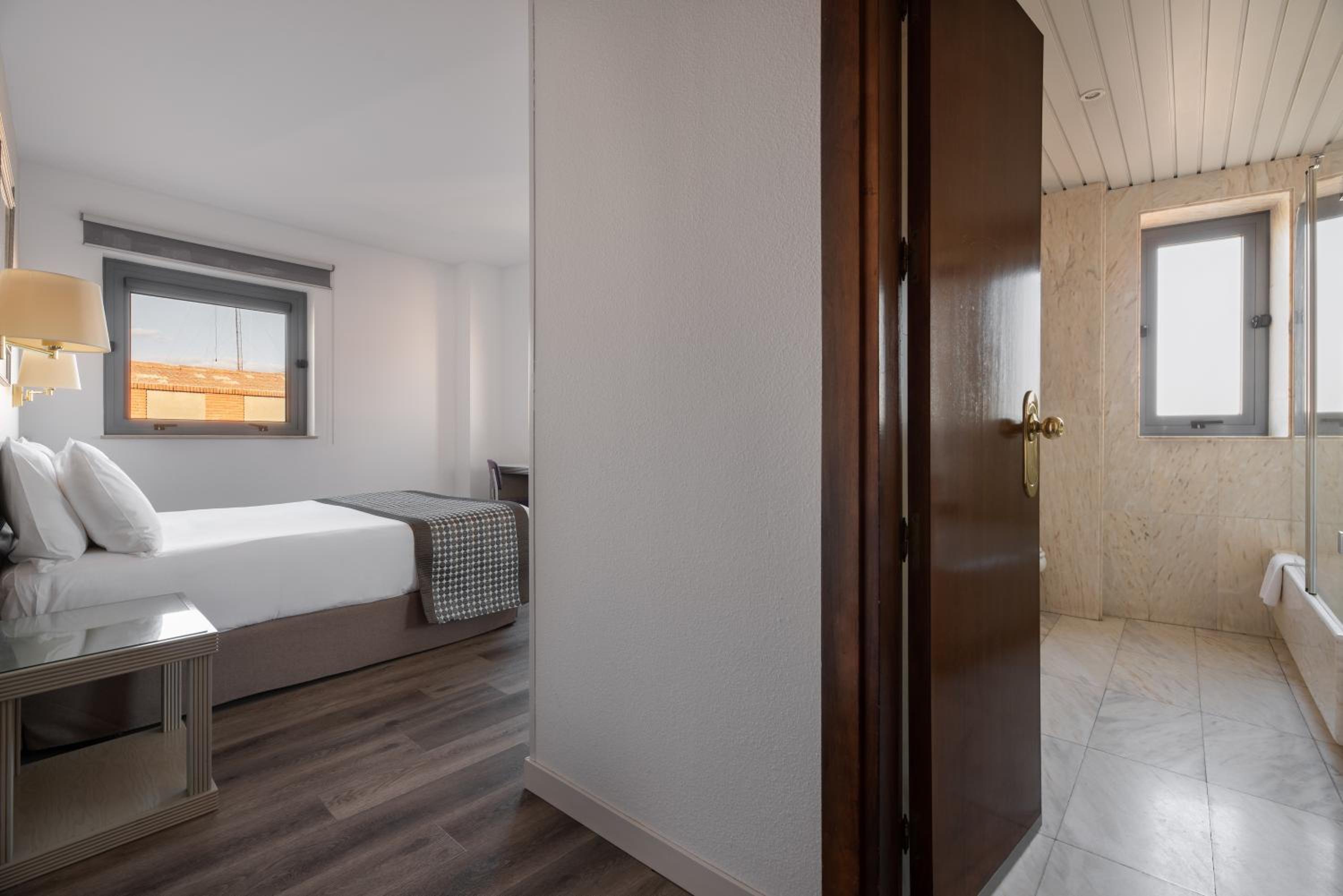 Superior Double Room - Photo 4