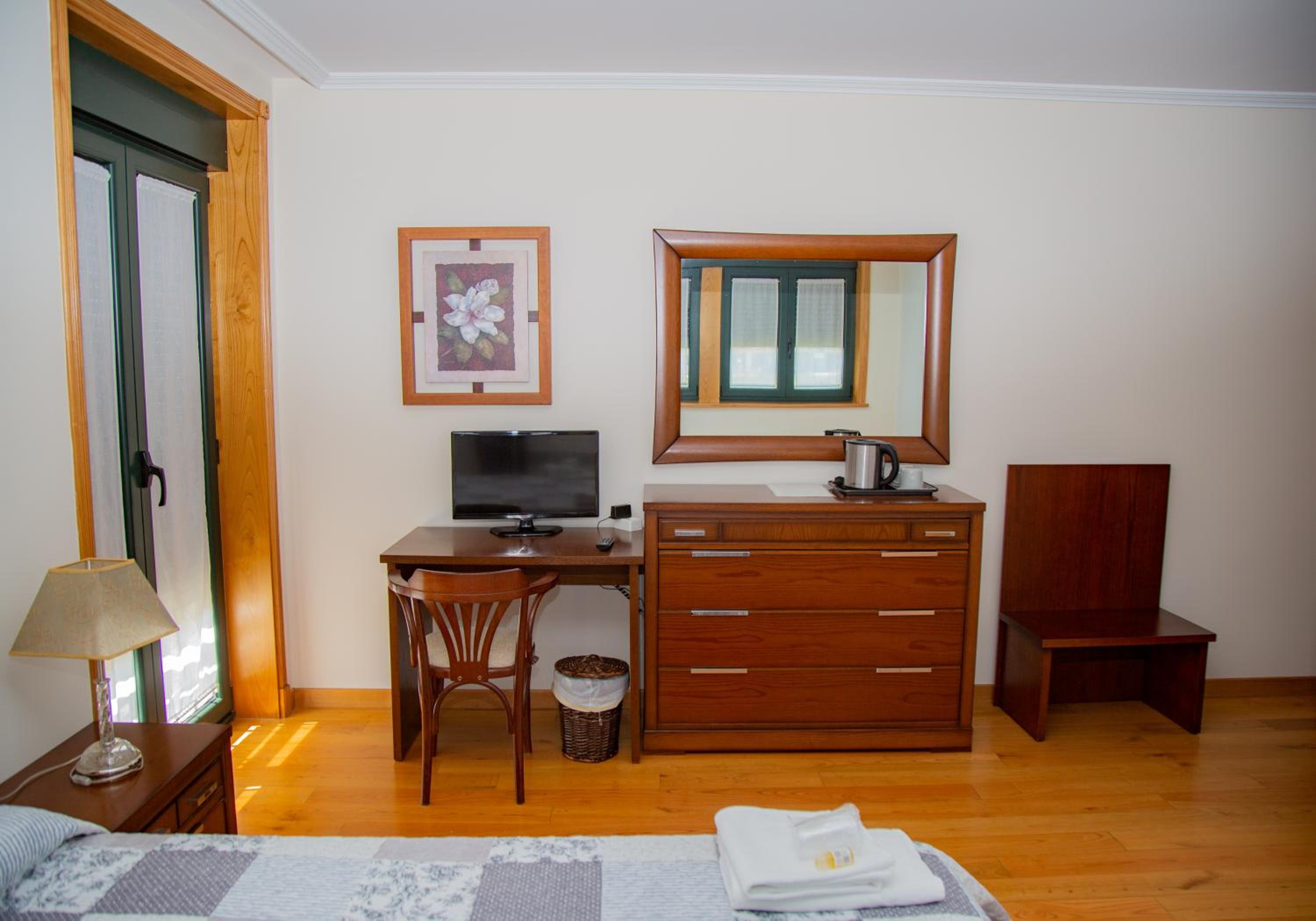 Double Room with Private Bathroom - Photo 3