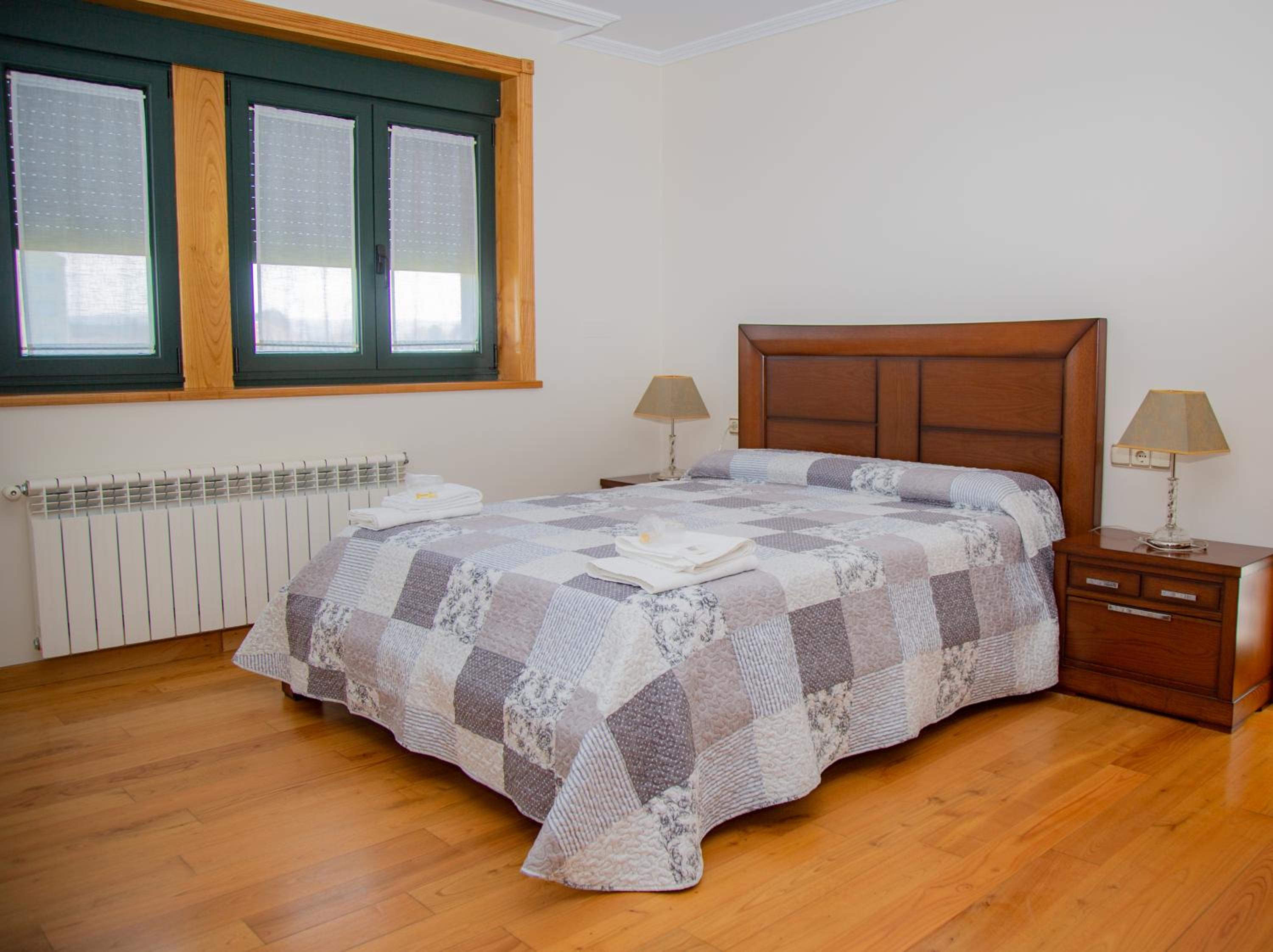 Double Room with Private Bathroom - Photo 2