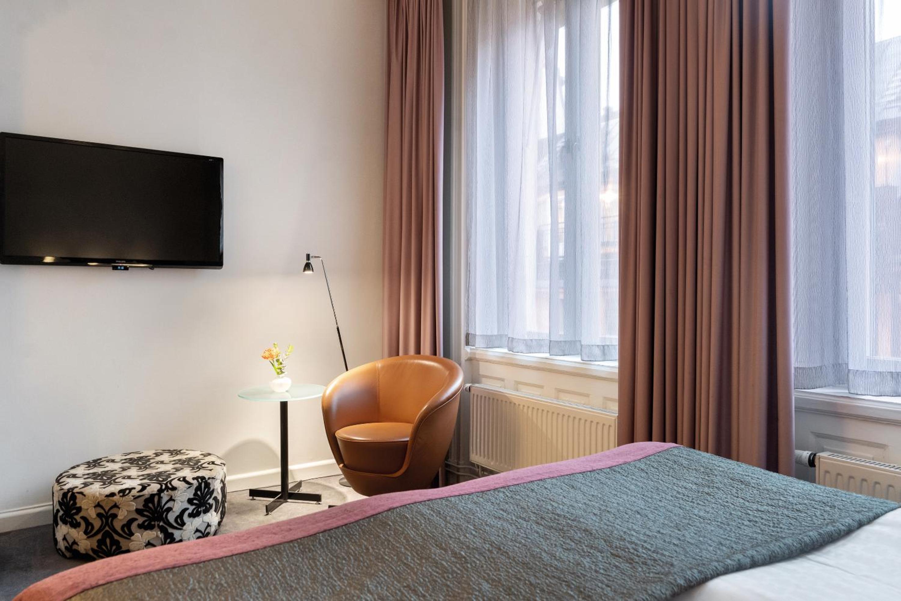 Superior Double Room thumbnail 6