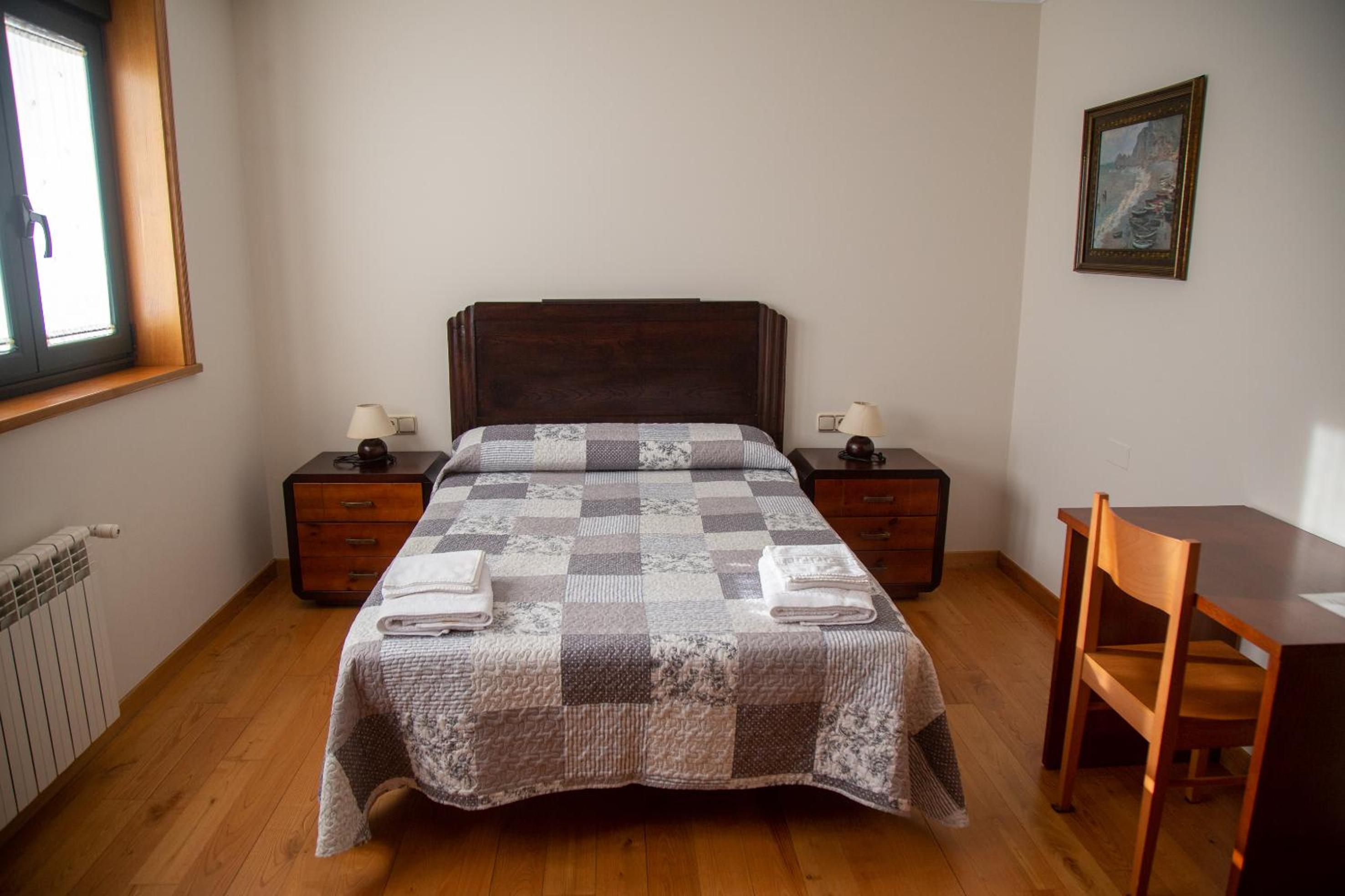 Double Room with Shared Bathroom photo 2
