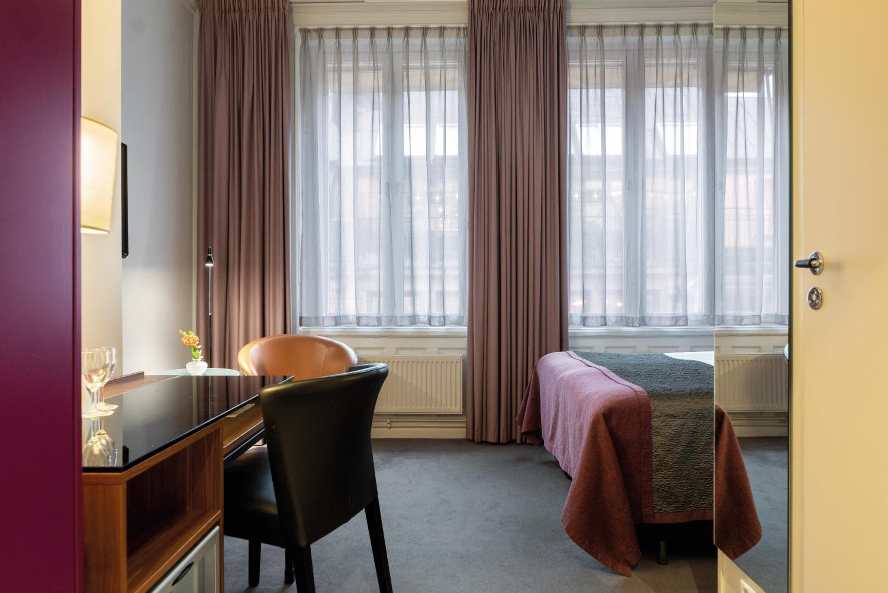 Superior Double Room thumbnail 6