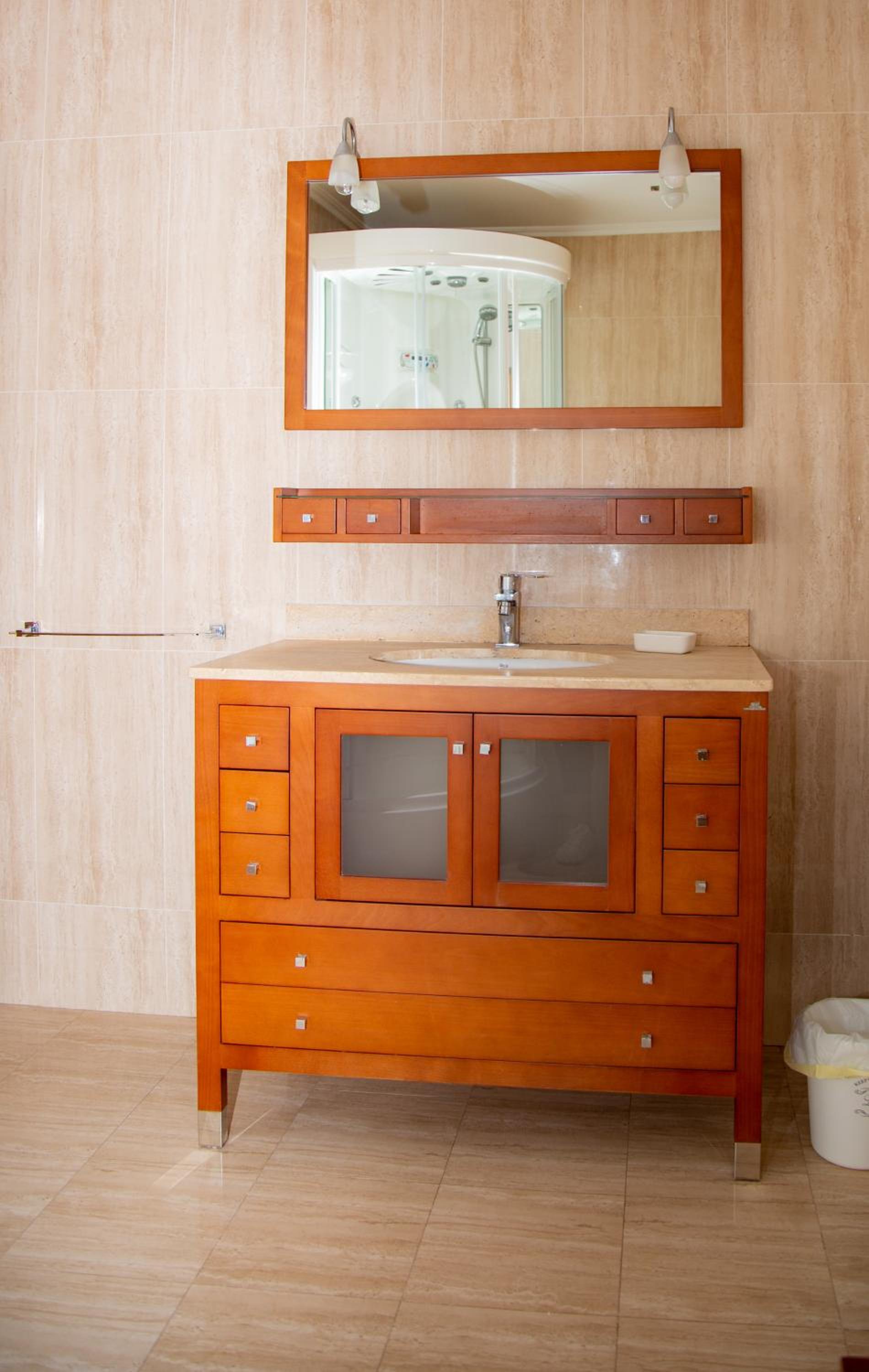 Twin Room with Private Bathroom - Photo 3