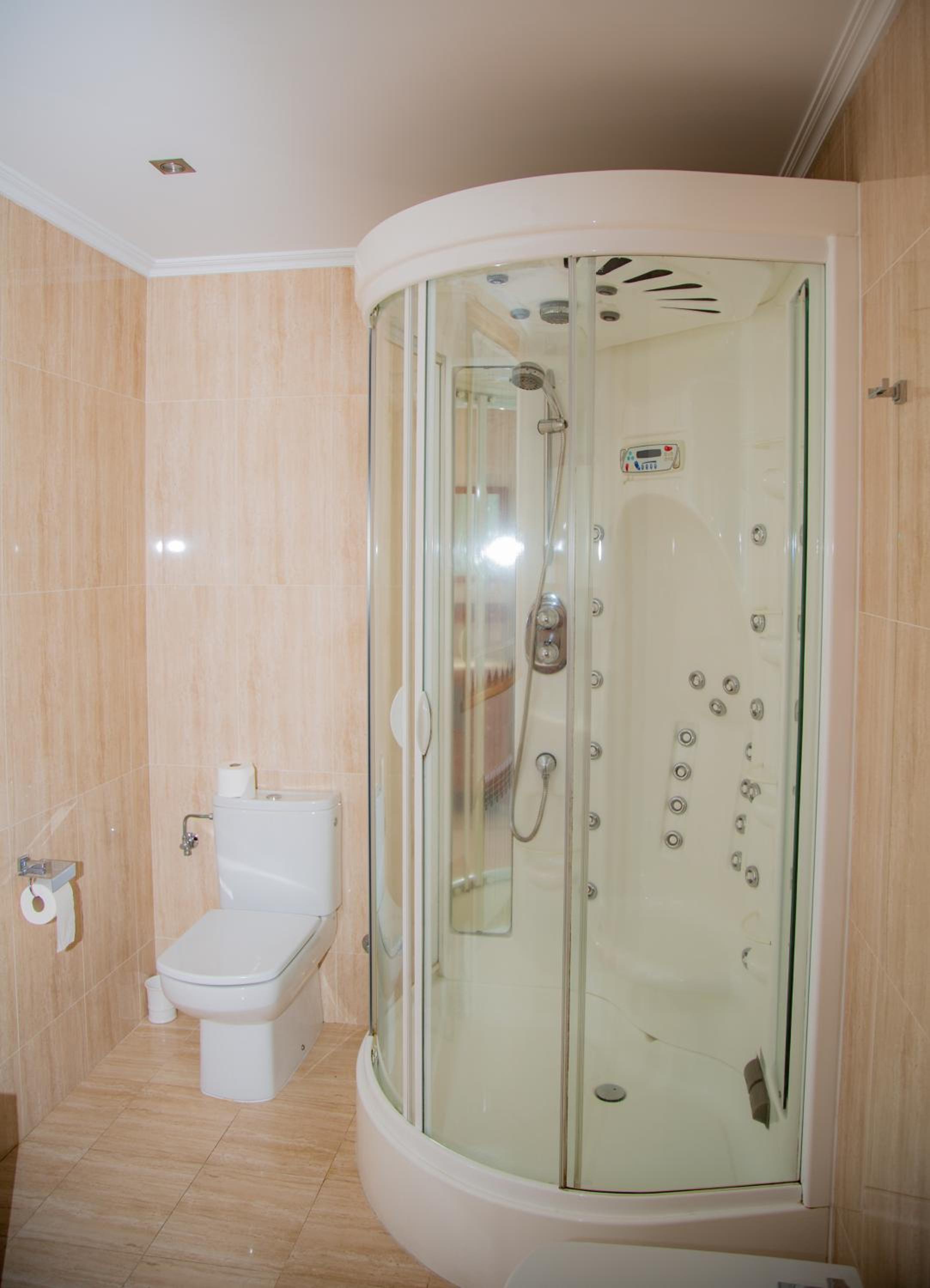 Twin Room with Private Bathroom - Photo 7