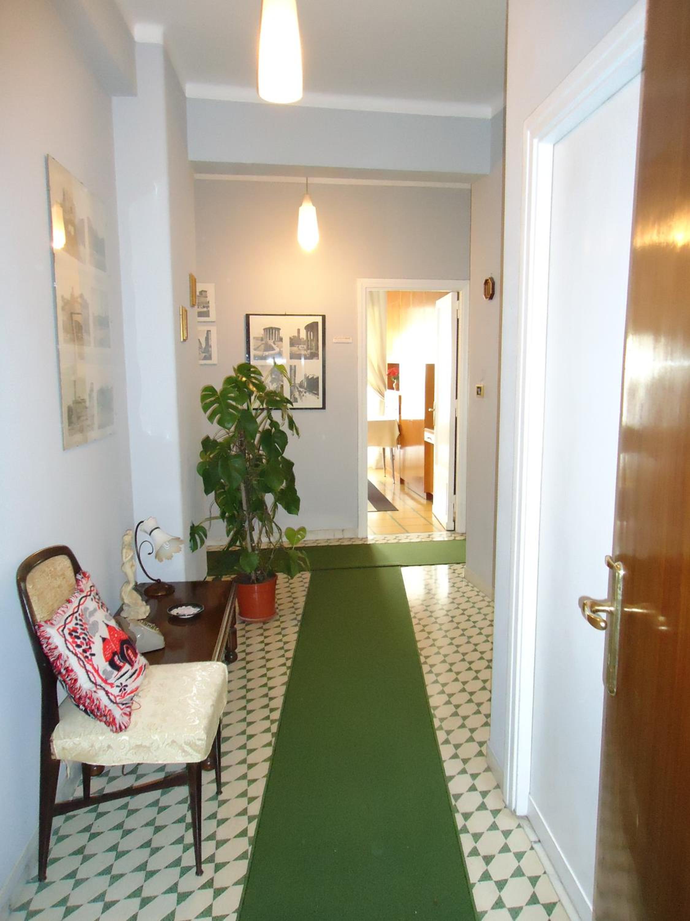 Twin Room with Private External Bathroom photo 2