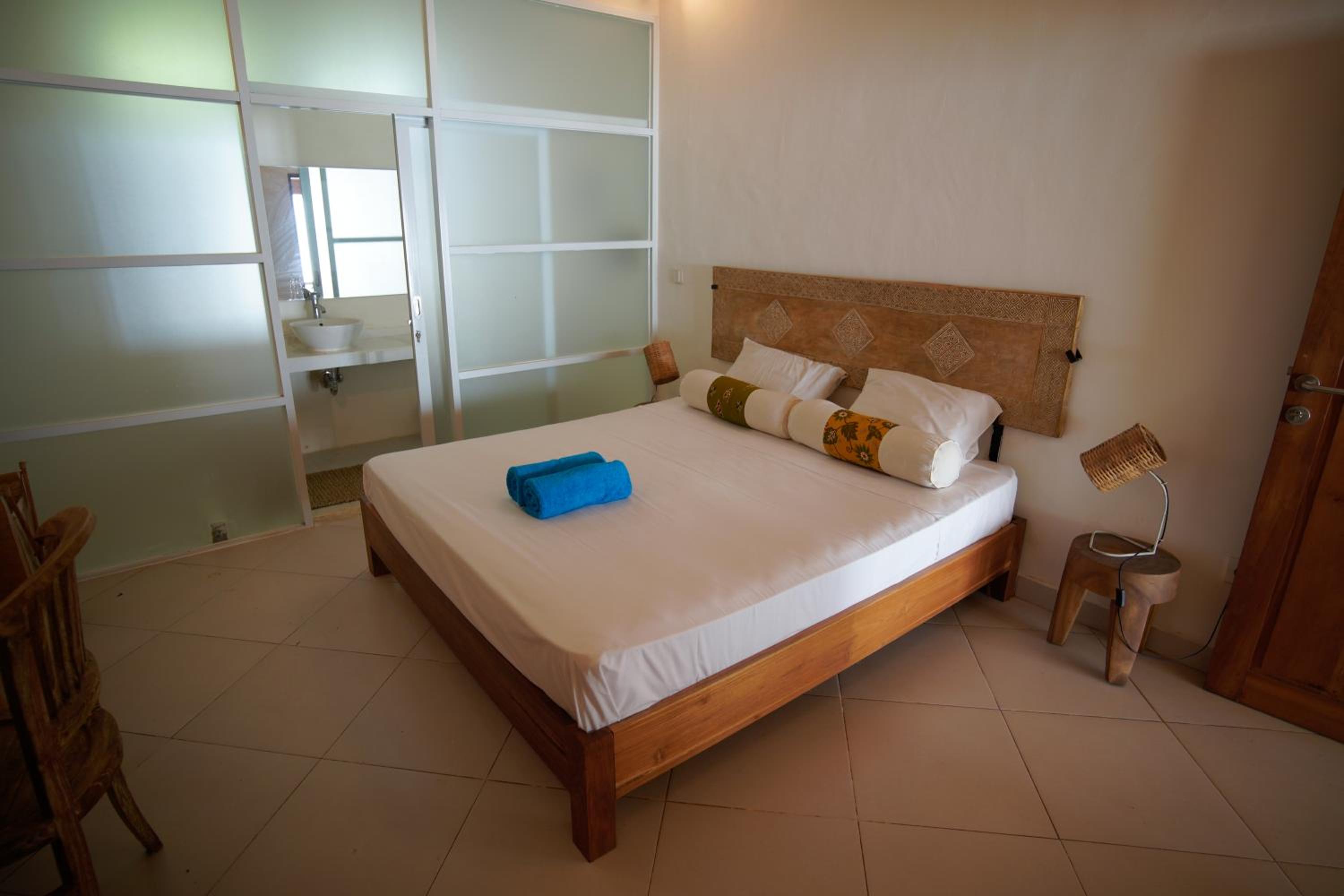 Three-Bedroom Villa - Photo 19