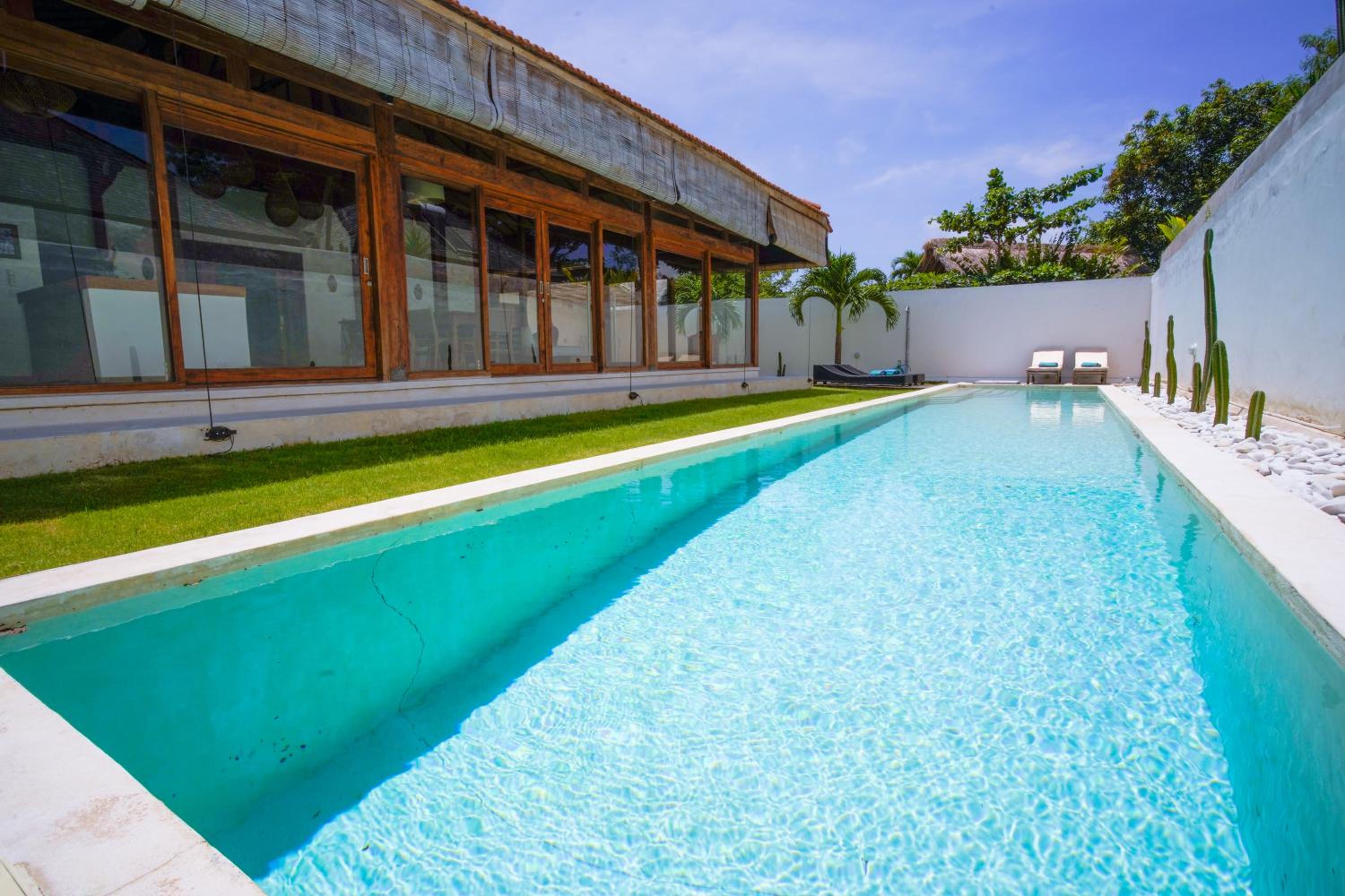 Three-Bedroom Villa - Photo 37