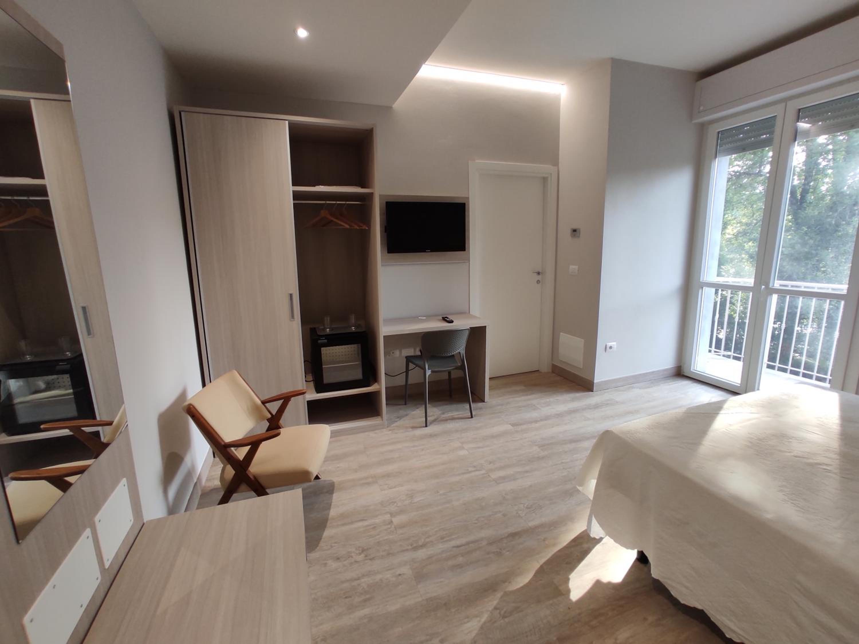Double or Twin Room with Balcony photo 2