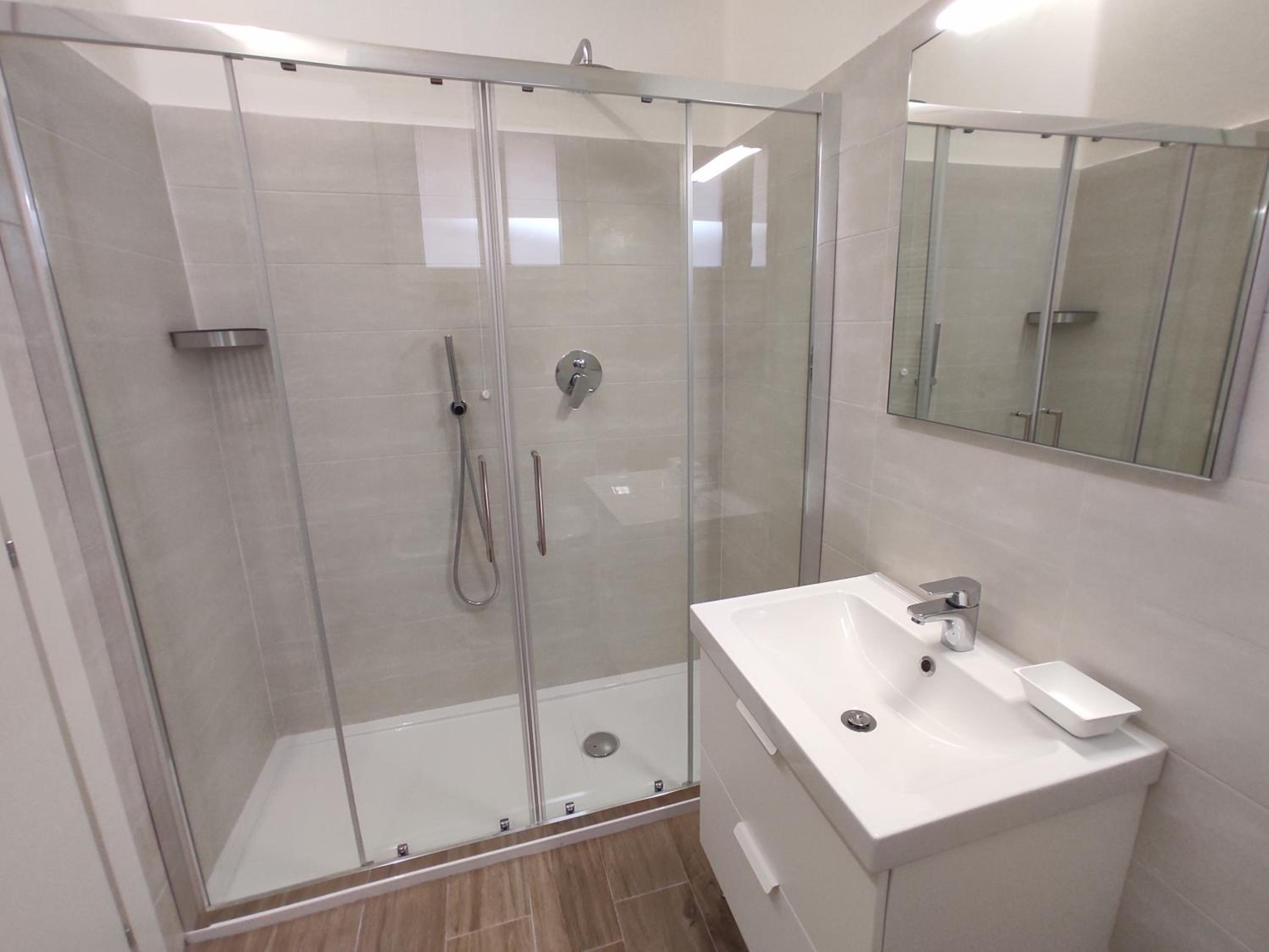 Single Room with Private Bathroom photo 3