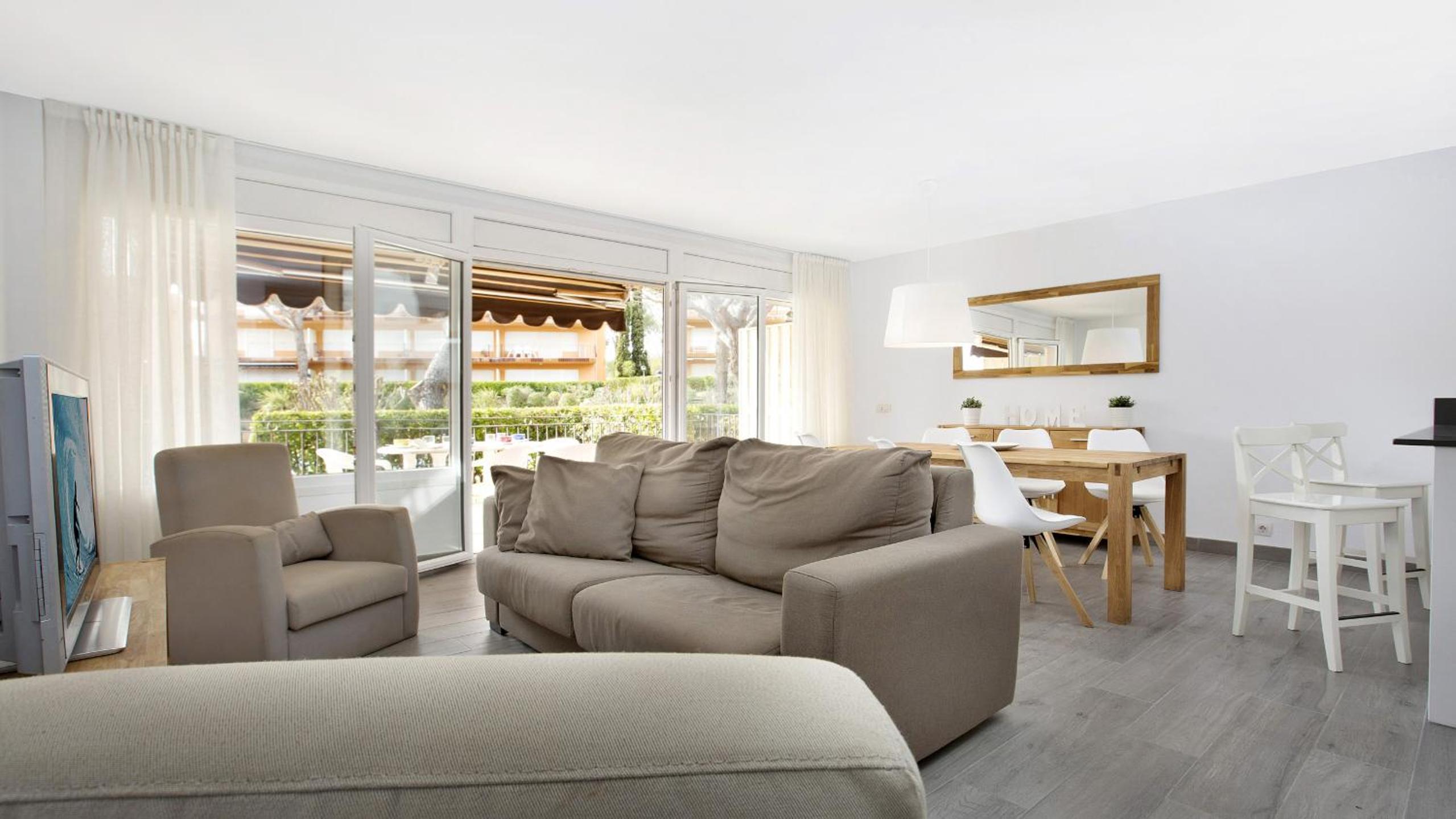 Apartamento con vista a la piscina