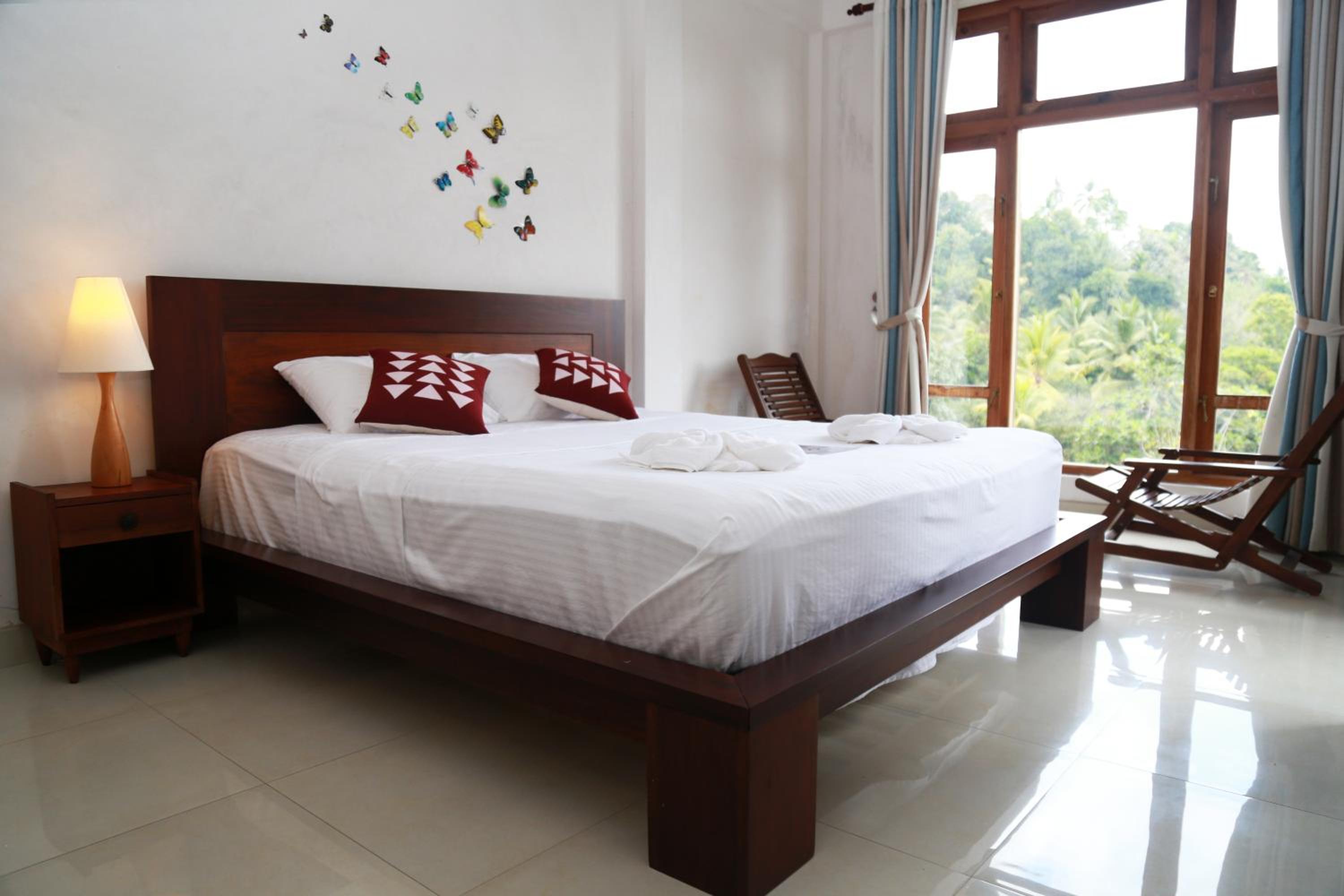 Deluxe Double Room with Balcony photo 2