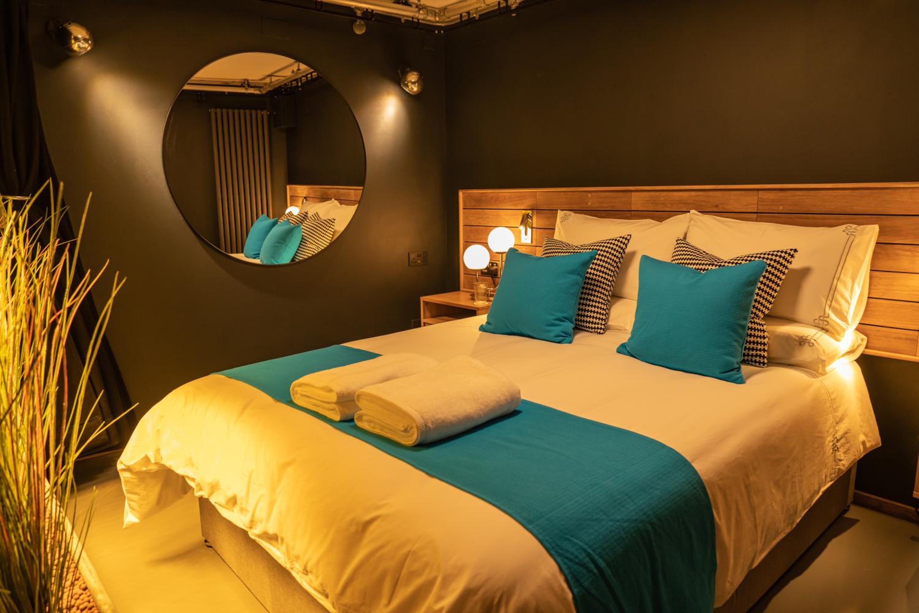 One-Bedroom Apartment - Photo 1