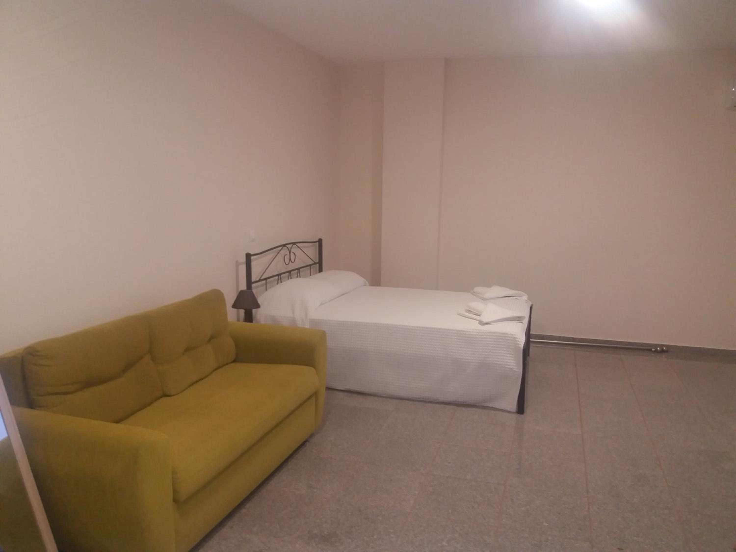 One-Bedroom Apartment photo 1