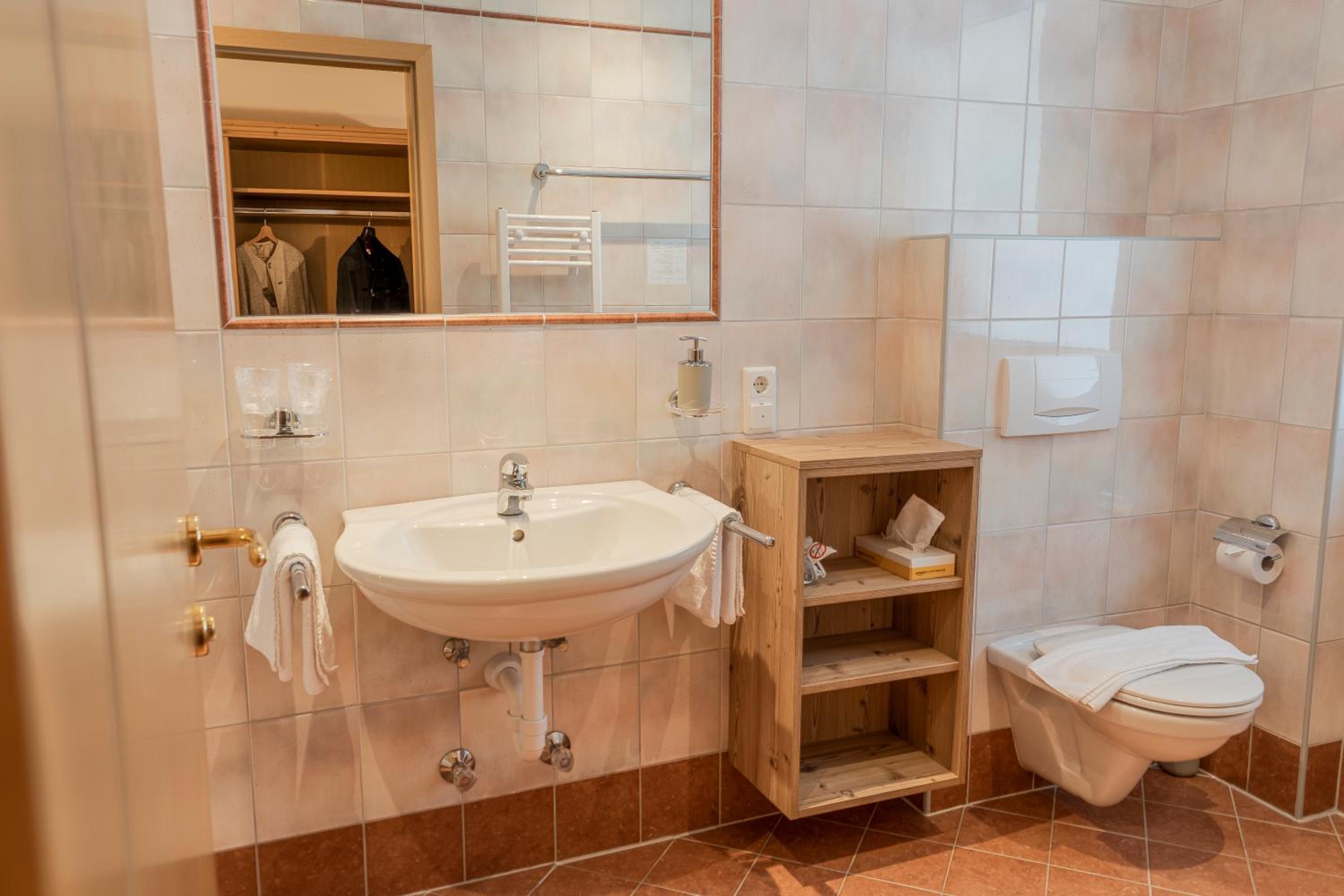 Deluxe Double Room with Bath photo 3