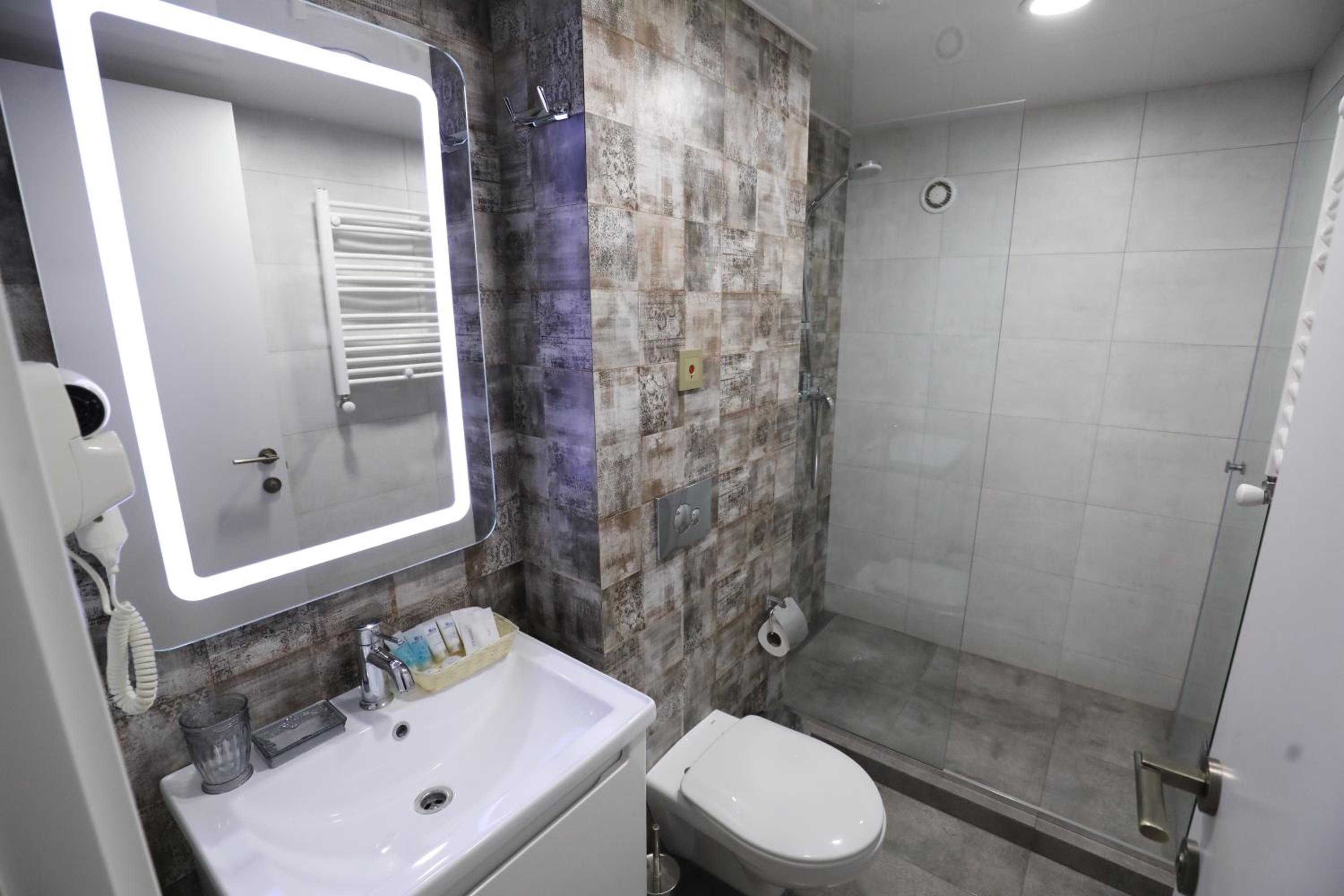 Triple Room with Balcony - Photo 3