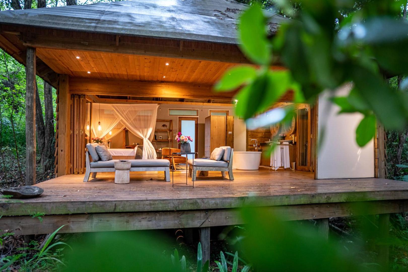 Luxury Honeymoon suite photo 2